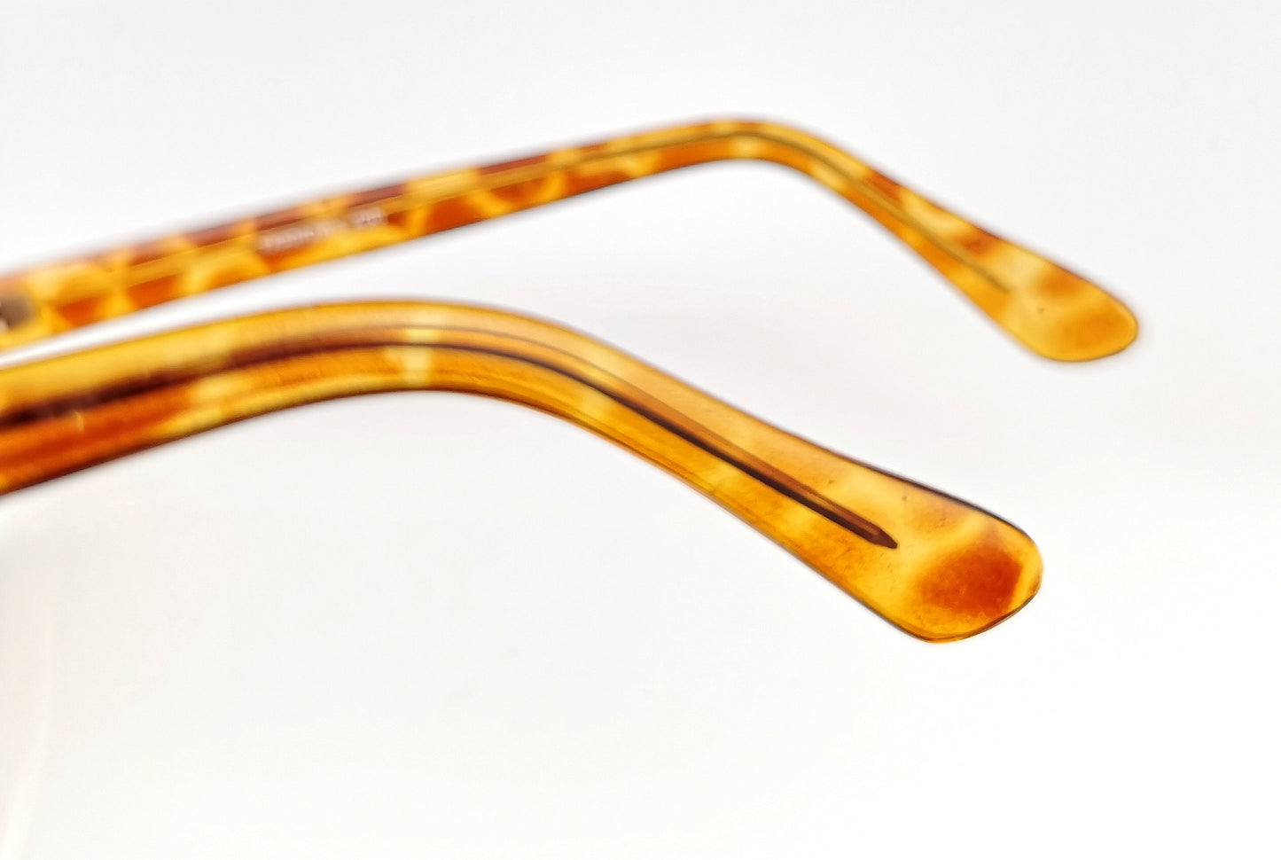 Vintage retro style round frame sunglasses, Linda Farrow, Faux tortoiseshell