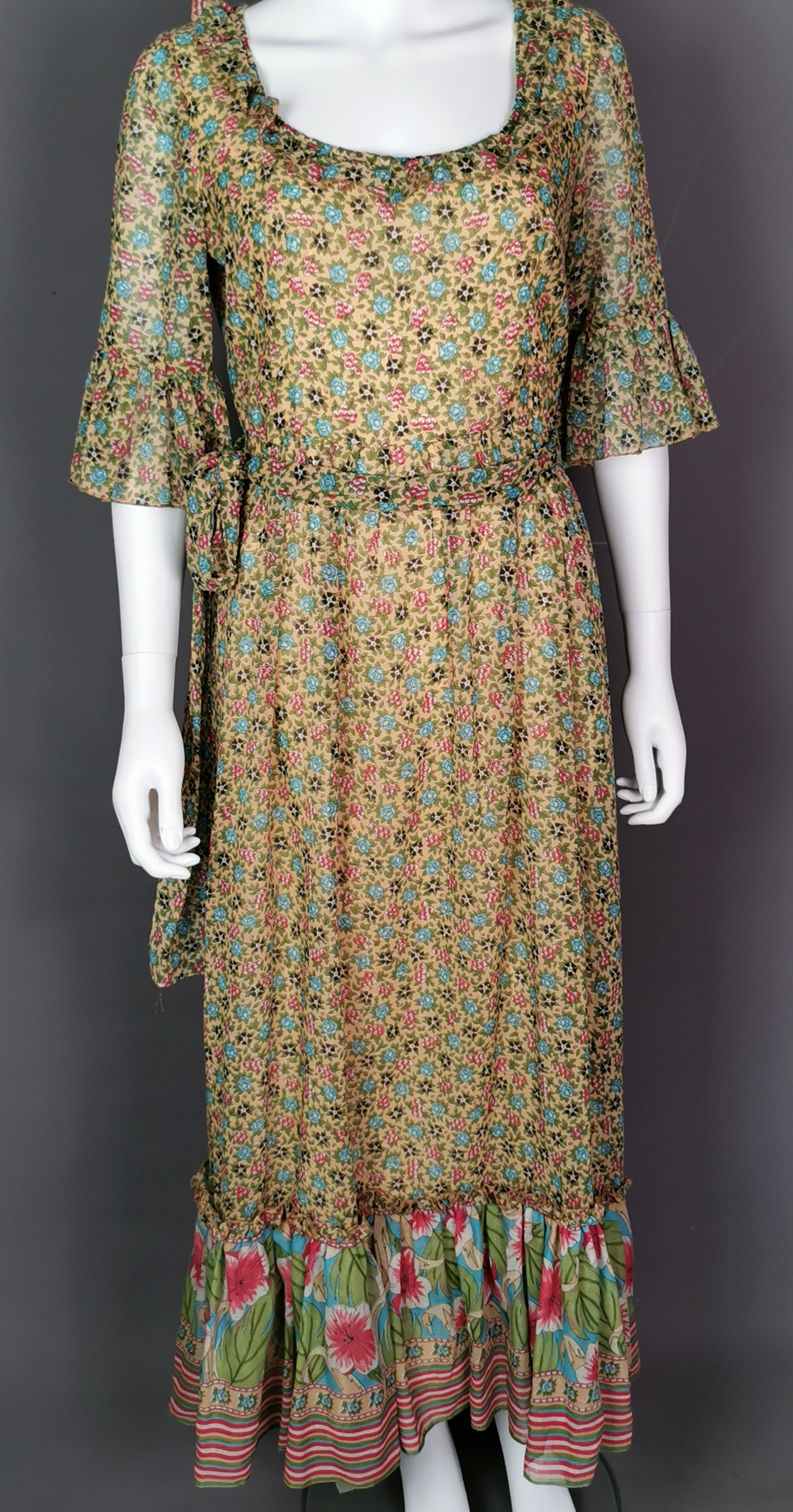 Vintage 1970s floral maxi dress, Boho, frill hem