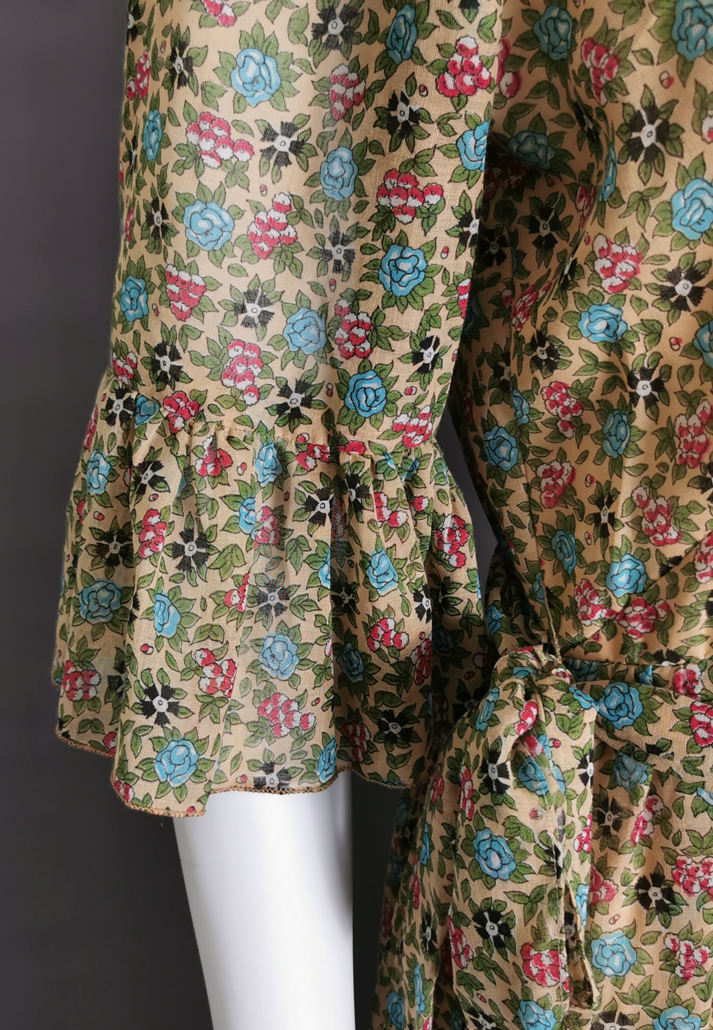 Vintage 1970s floral maxi dress, Boho, frill hem