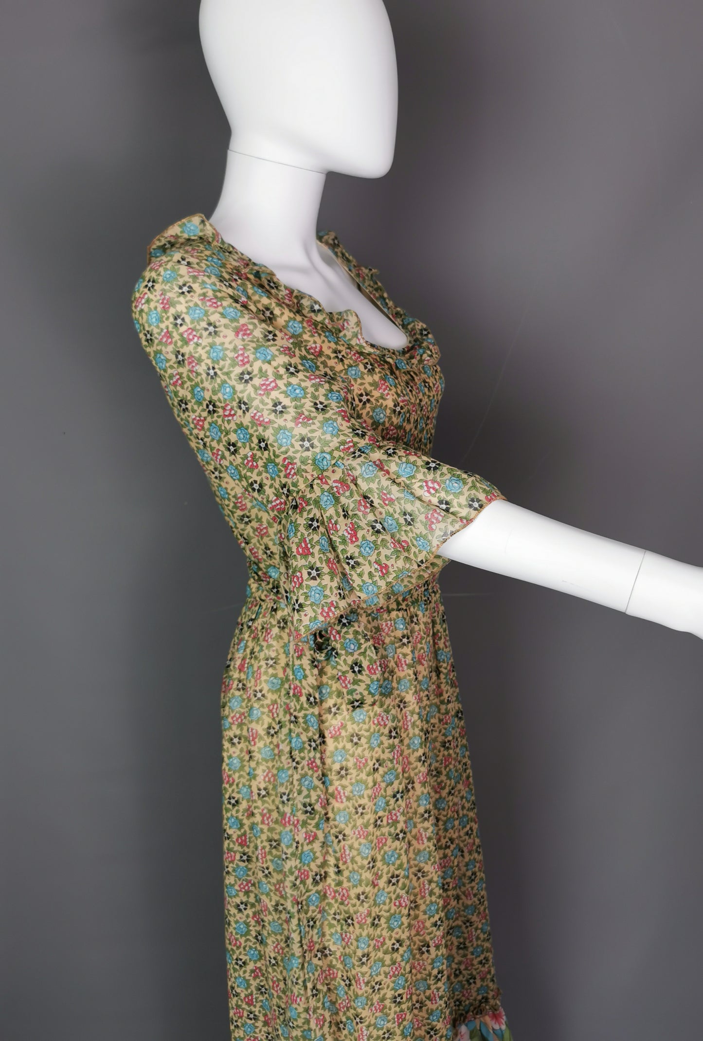 Vintage 1970s floral maxi dress, Boho, frill hem