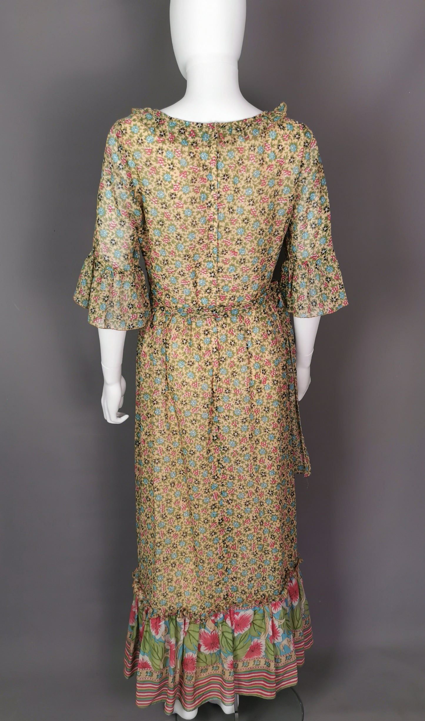 Vintage 1970s floral maxi dress, Boho, frill hem
