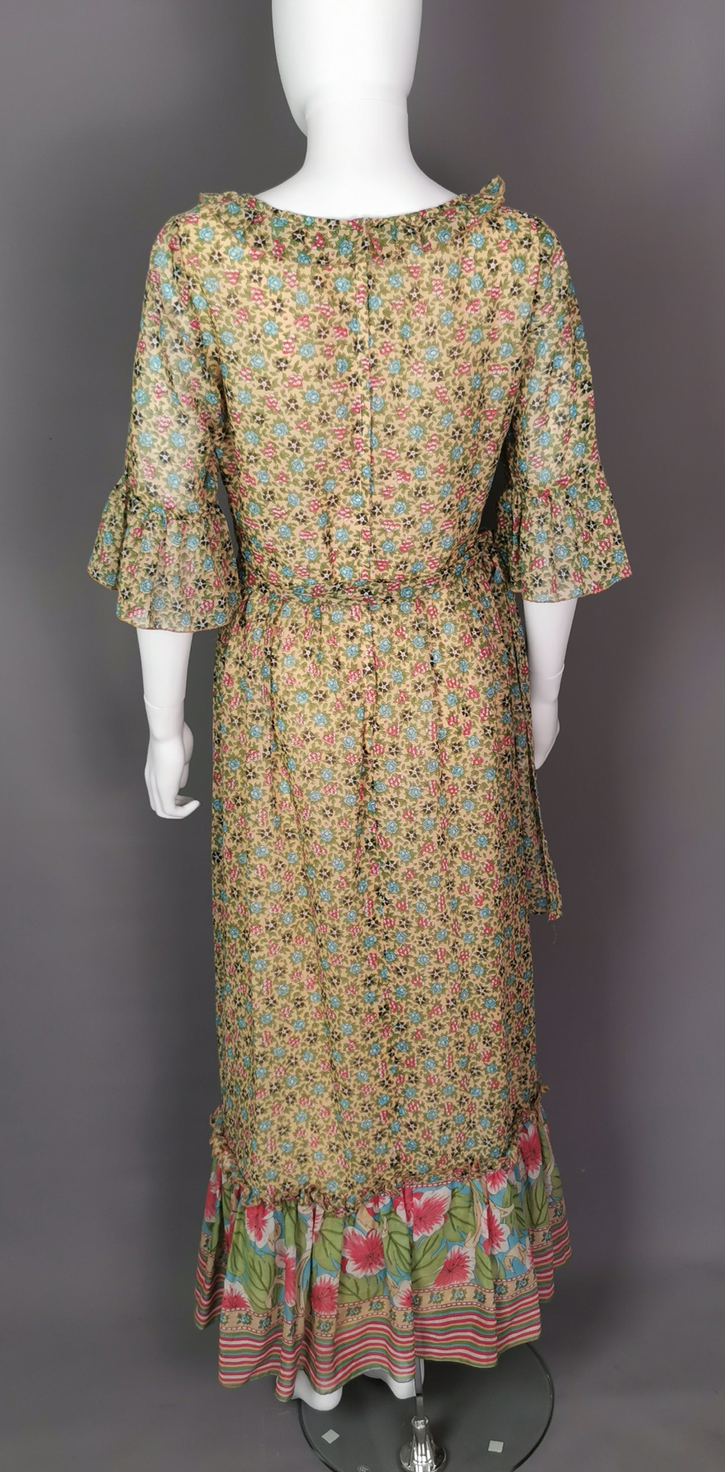 Vintage 1970s floral maxi dress, Boho, frill hem