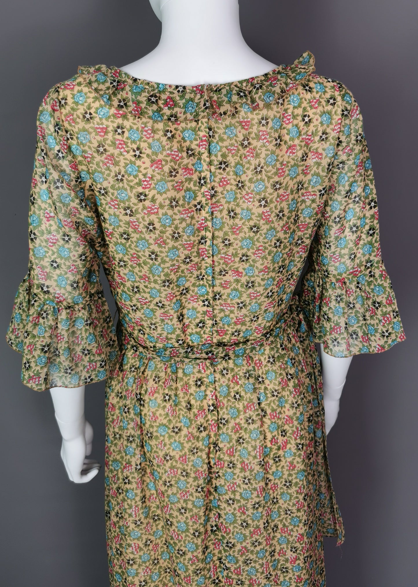 Vintage 1970s floral maxi dress, Boho, frill hem