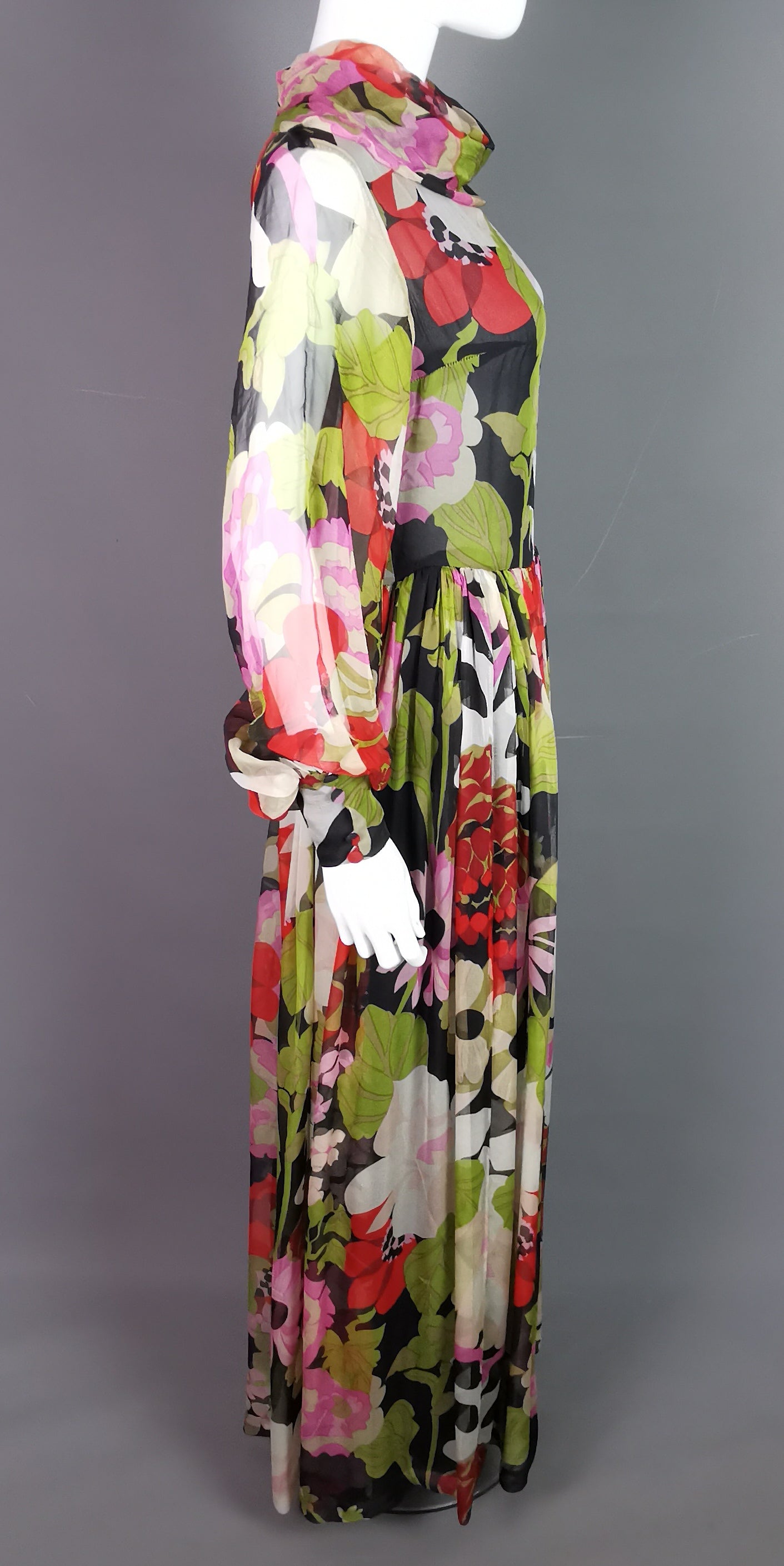 Vintage 70s silk Georgette floral print dress