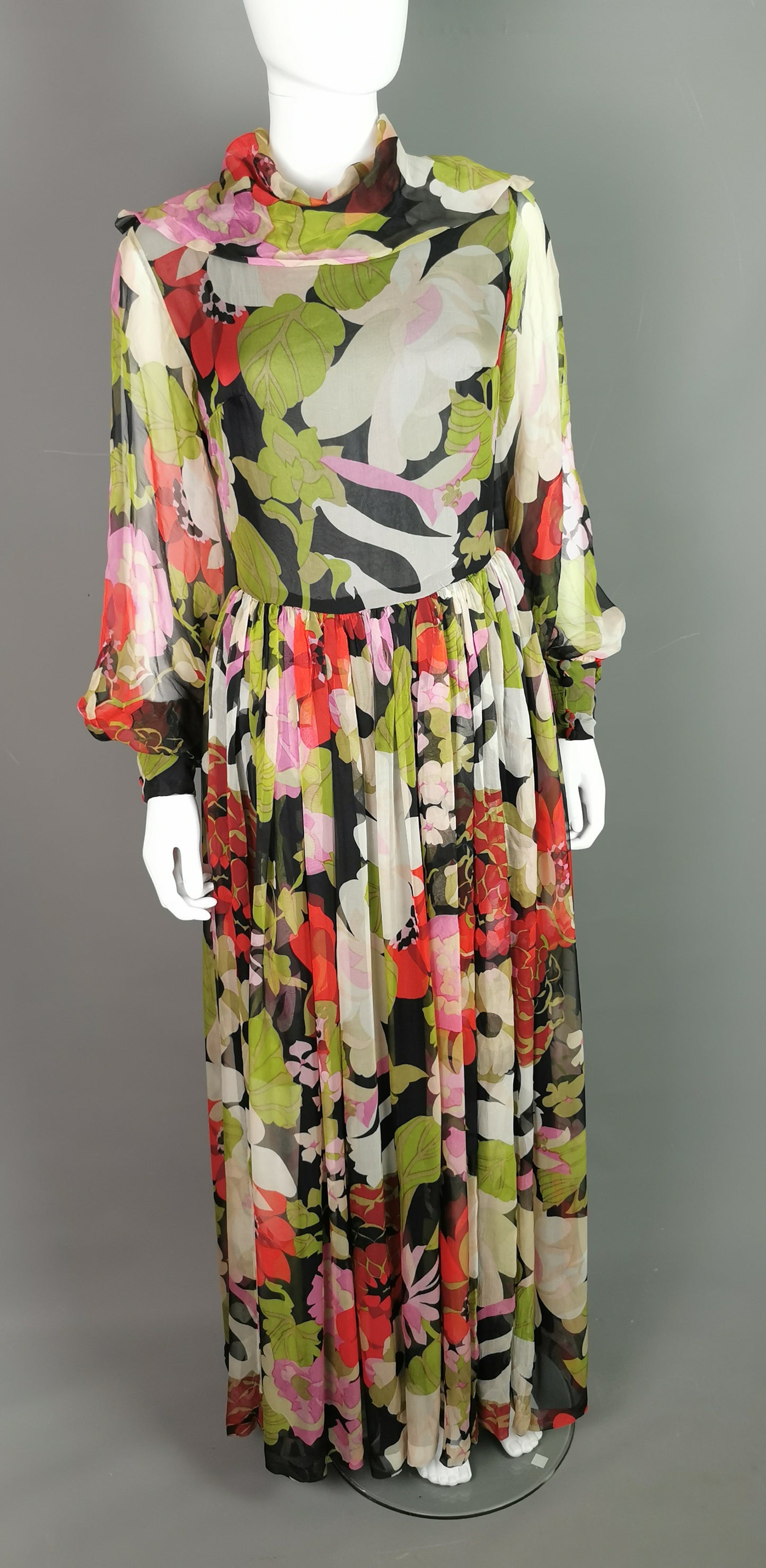 Vintage 70s silk Georgette floral print dress