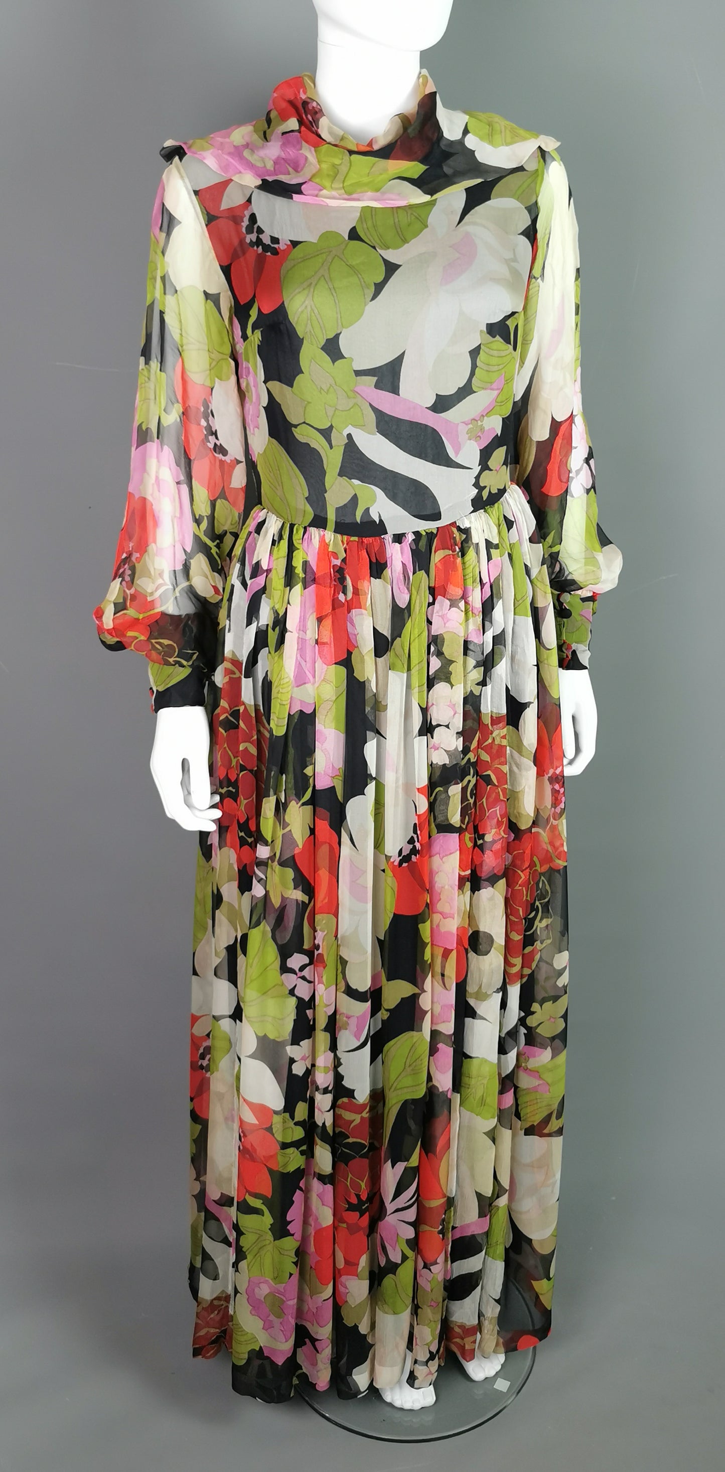 Vintage 70s silk Georgette floral print dress
