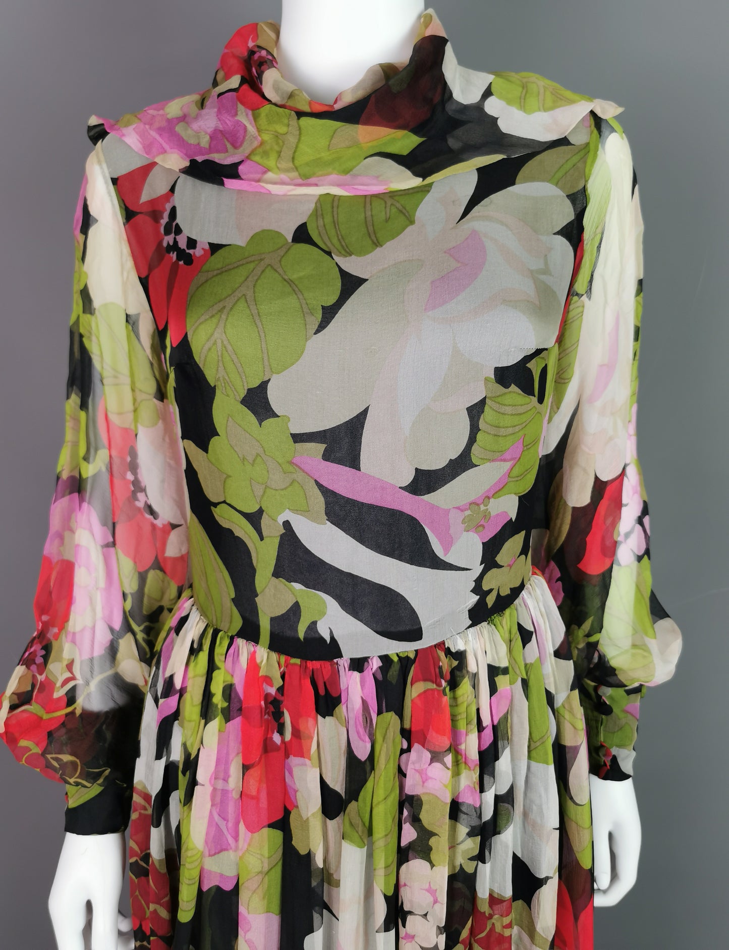 Vintage 70s silk Georgette floral print dress
