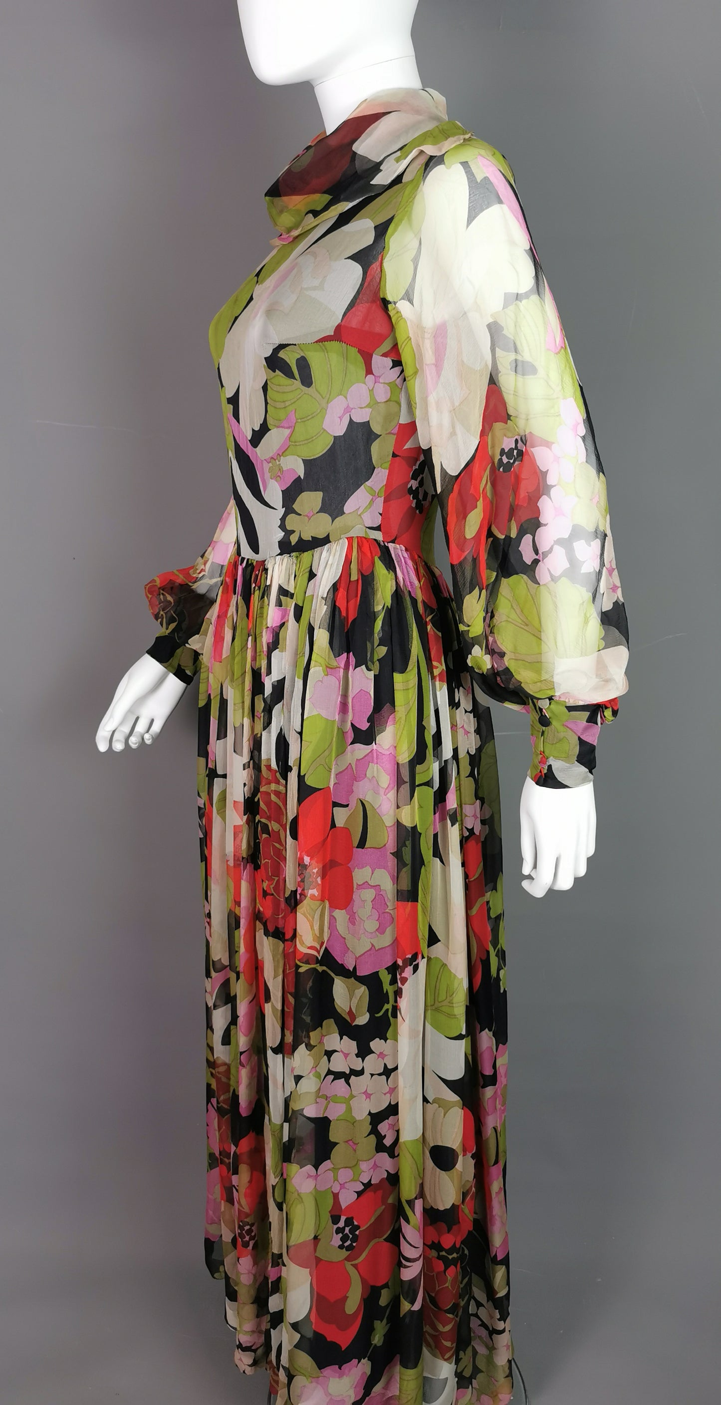 Vintage 70s silk Georgette floral print dress