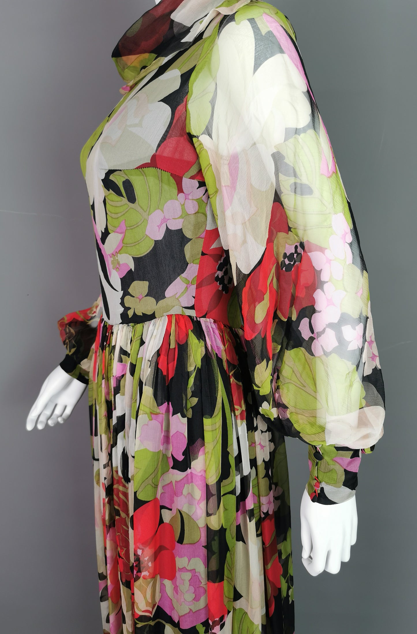 Vintage 70s silk Georgette floral print dress