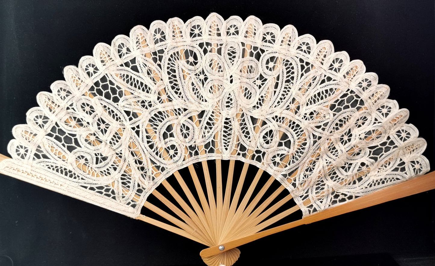 Vintage lace and wood hand fan, large
