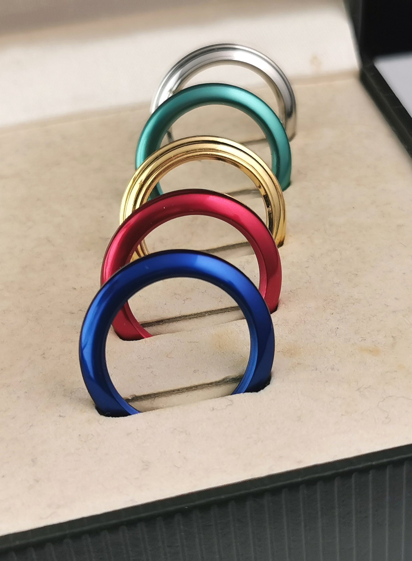 Vintage Gucci 11/12.2 ladies gold plated wristwatch, bracelet strap, changeable bezels