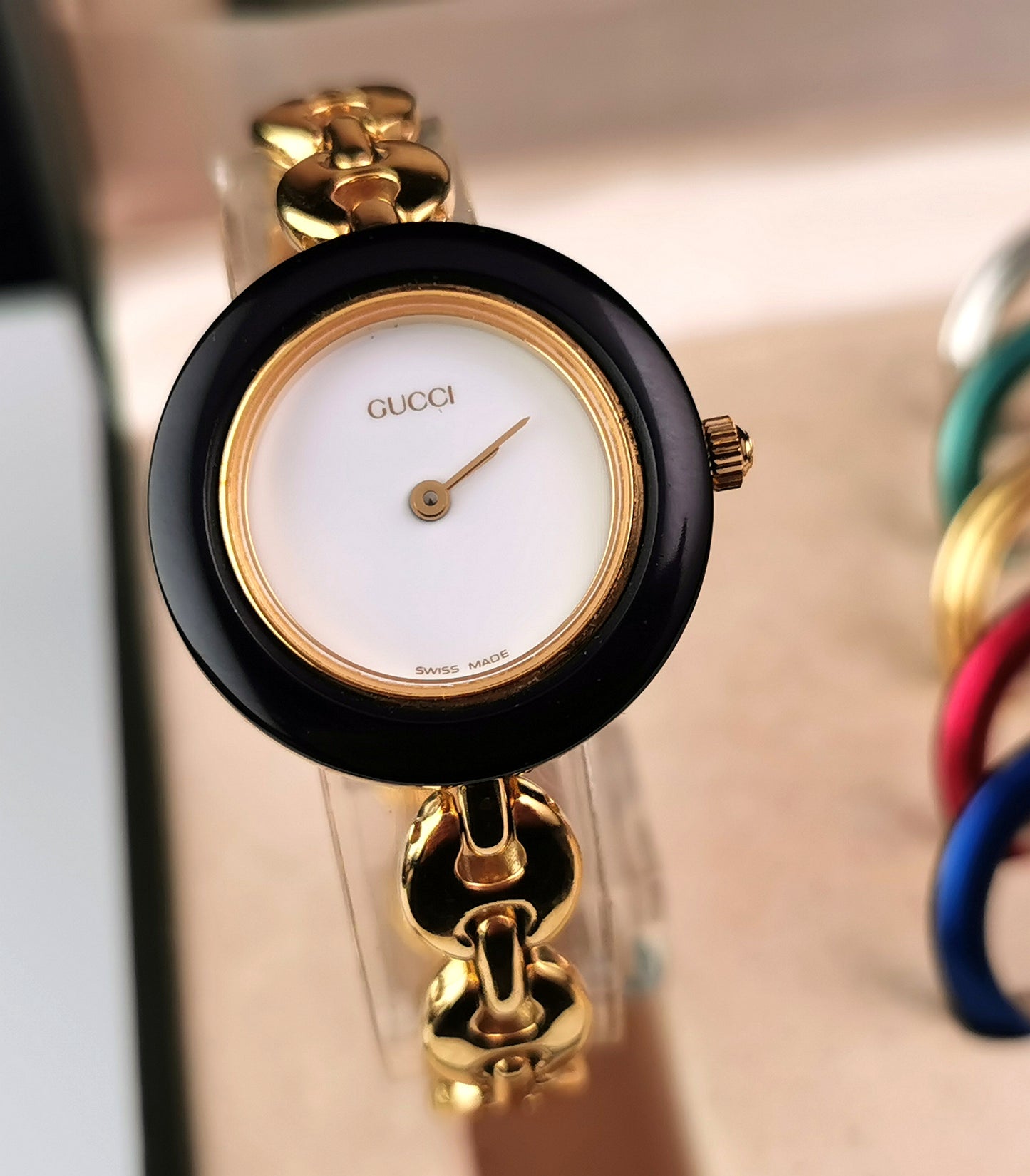 Vintage Gucci 11/12.2 ladies gold plated wristwatch, bracelet strap, changeable bezels