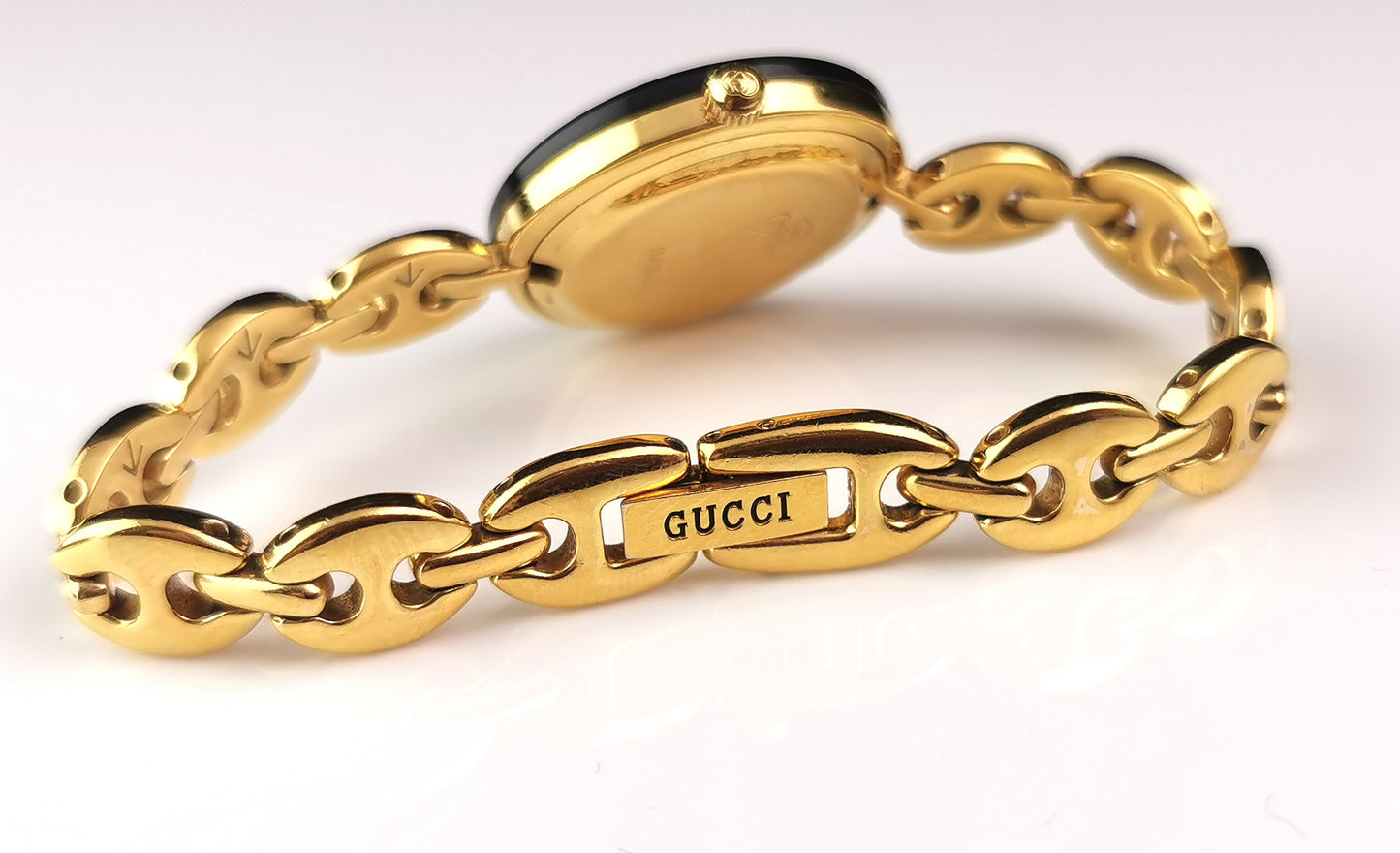 Vintage Gucci 11/12.2 ladies gold plated wristwatch, bracelet strap, changeable bezels