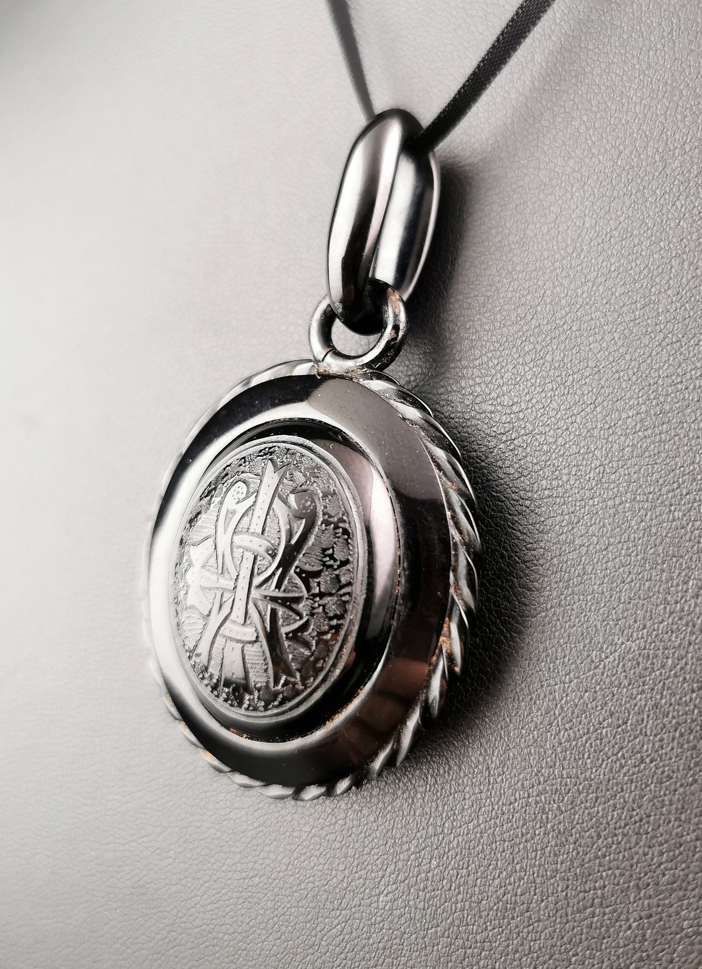 Antique Victorian Whitby Jet Mourning locket, AEI, hairwork