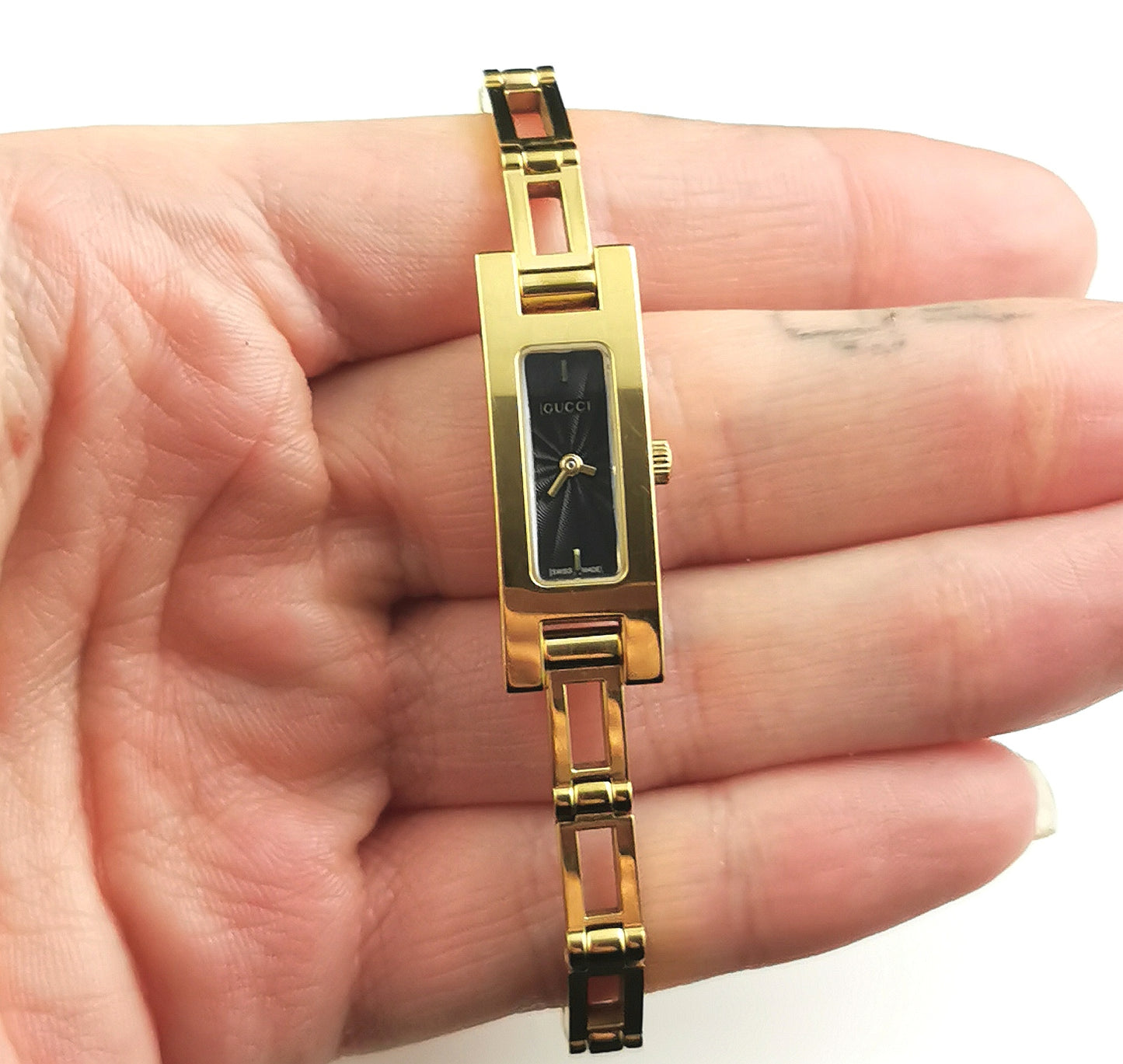 Gucci 3900l ladies gold plated wristwatch, boxed