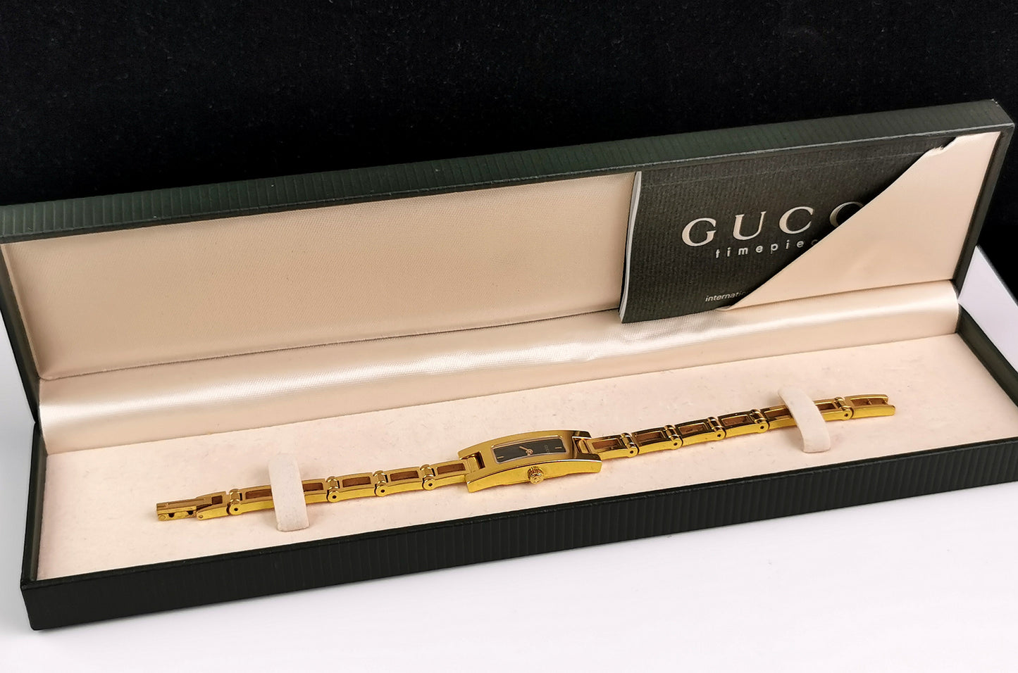 Gucci 3900l ladies gold plated wristwatch, boxed