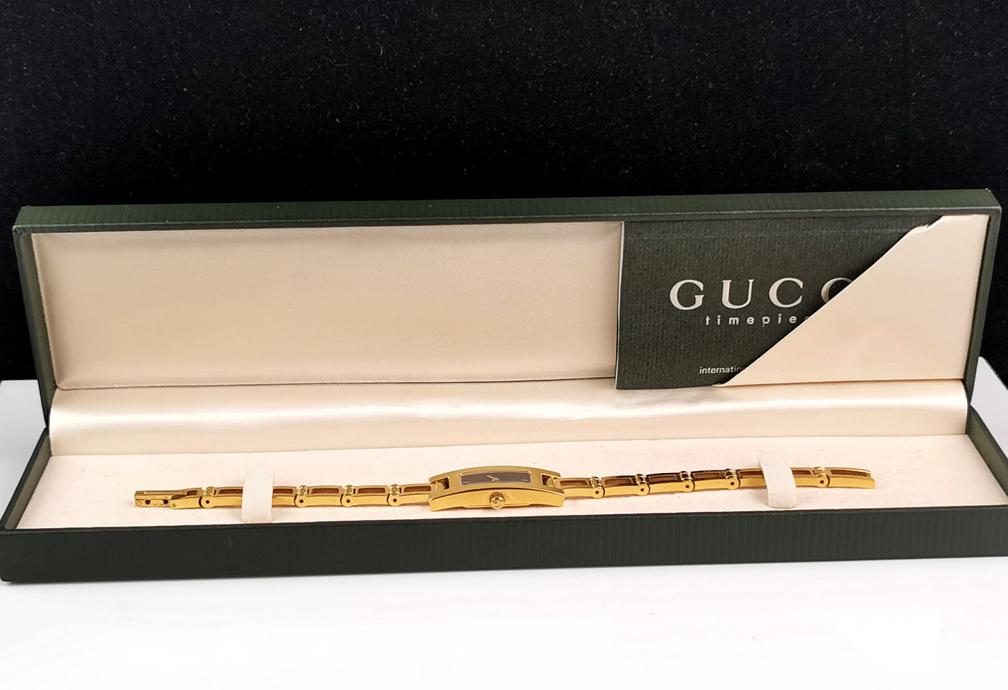 Gucci 3900l ladies gold plated wristwatch, boxed