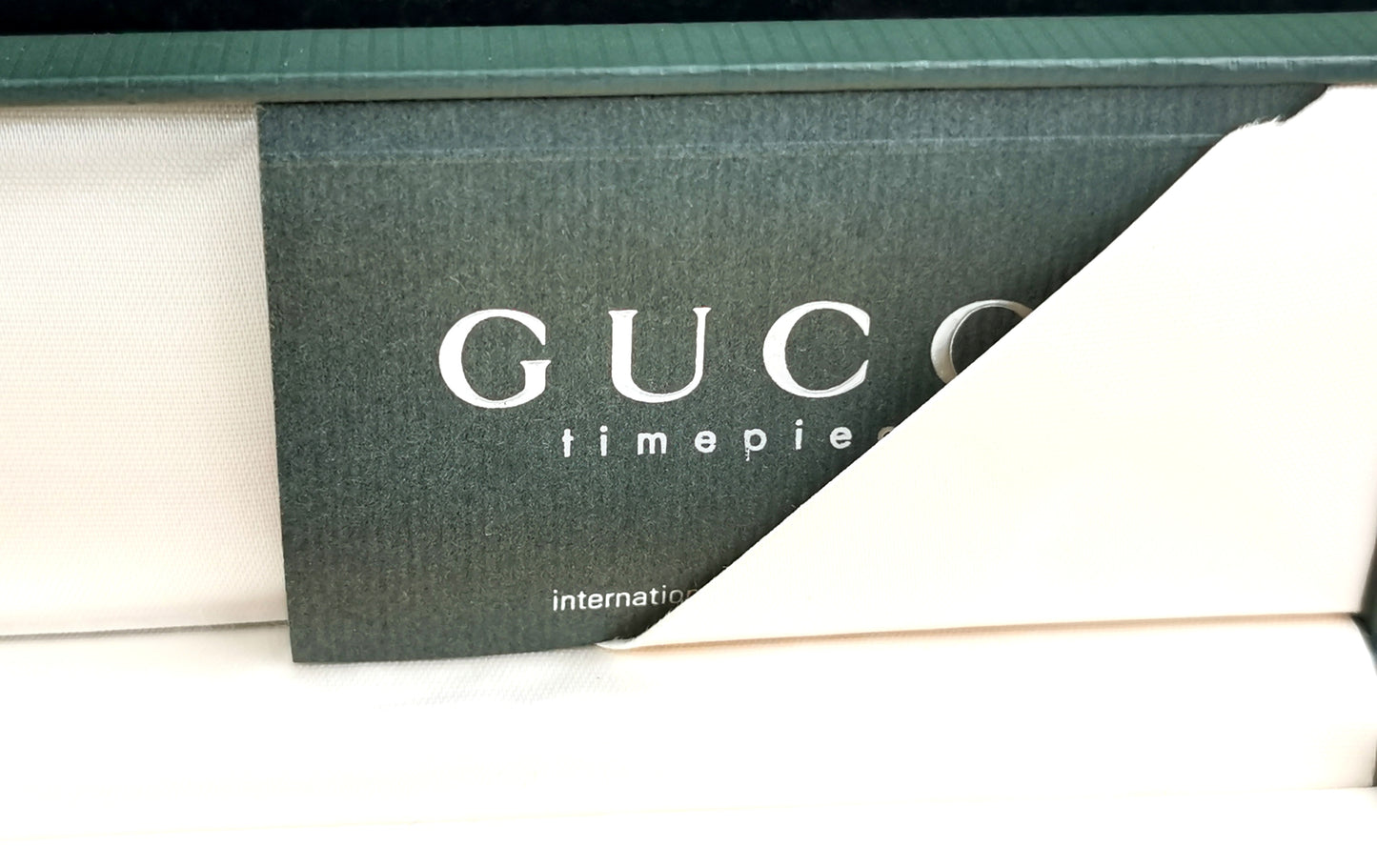Gucci 3900l ladies gold plated wristwatch, boxed