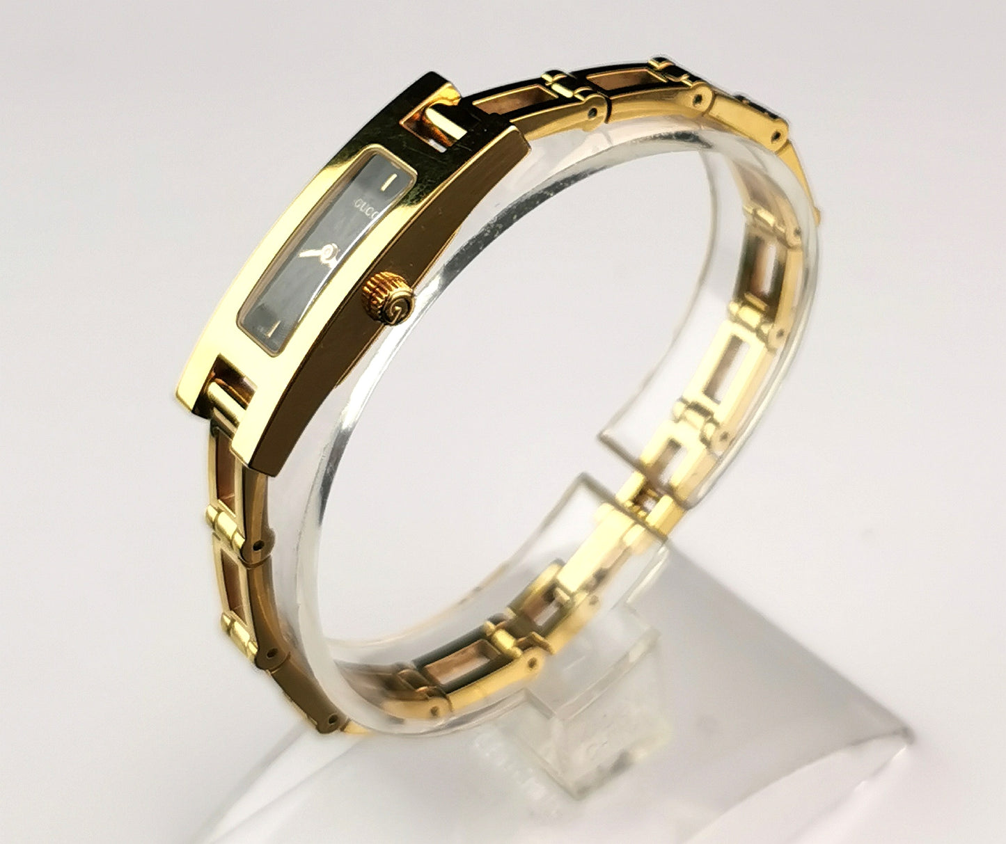 Gucci 3900l ladies gold plated wristwatch, boxed