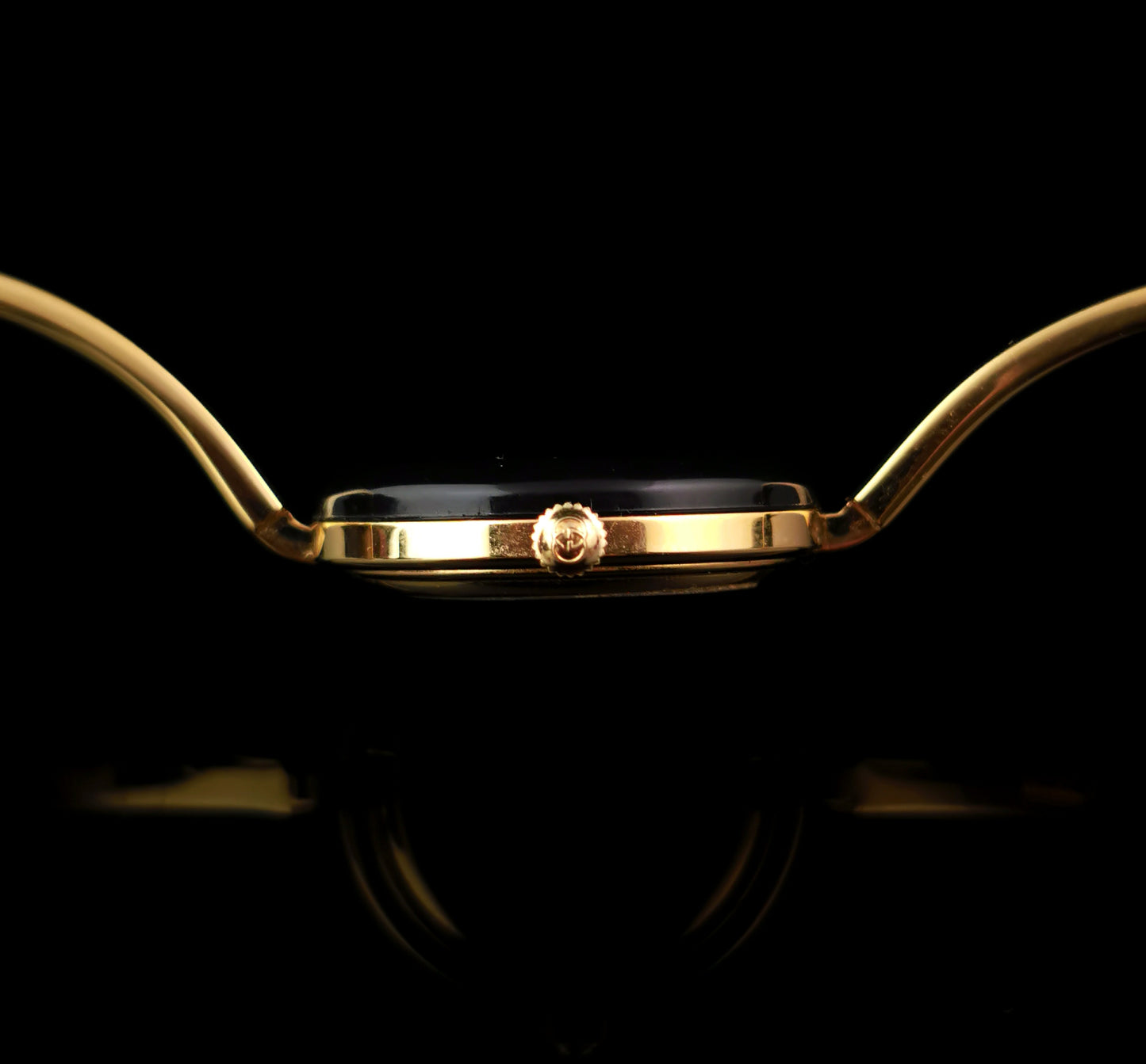 Vintage Gucci 11/12.2 ladies gold plated wristwatch, bracelet strap, changeable bezels