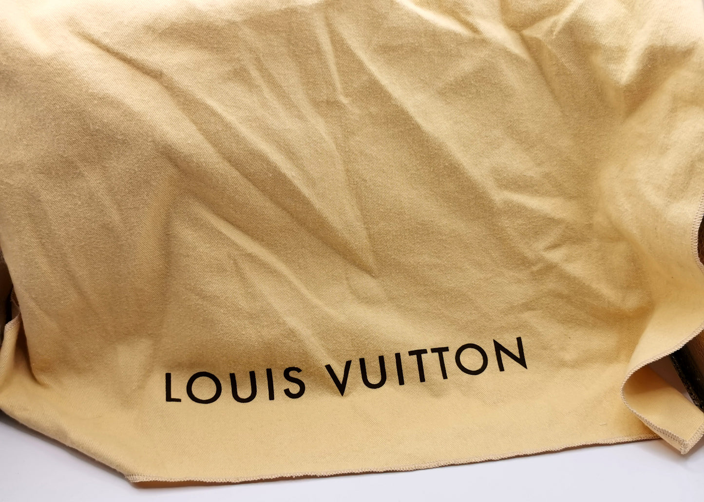 Louis Vuitton Roxbury Drive handbag, Pomme D'amour, Red Vernis leather