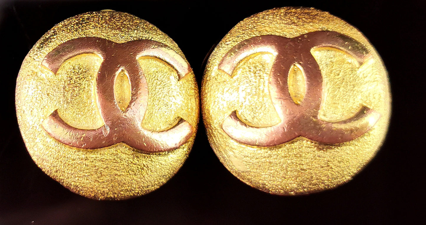 Vintage Chanel CC logo clip on earrings, Gold tone