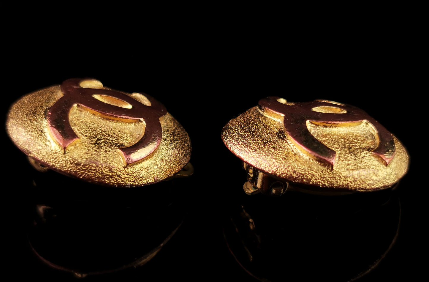 Vintage Chanel CC logo clip on earrings, Gold tone