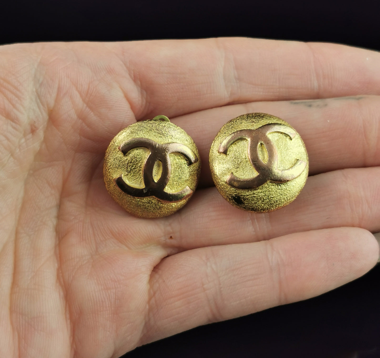 Vintage Chanel CC logo clip on earrings, Gold tone