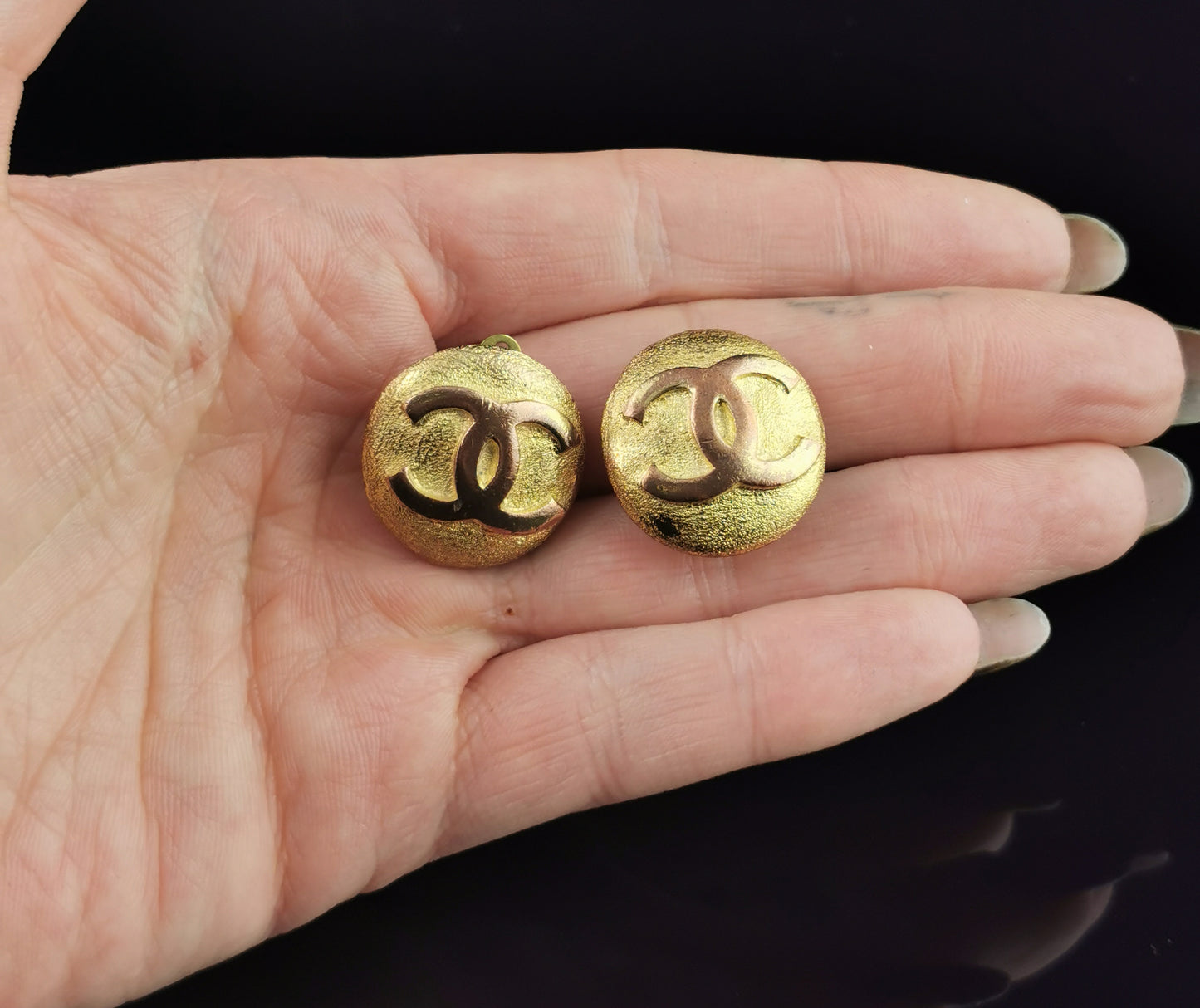 Vintage Chanel CC logo clip on earrings, Gold tone