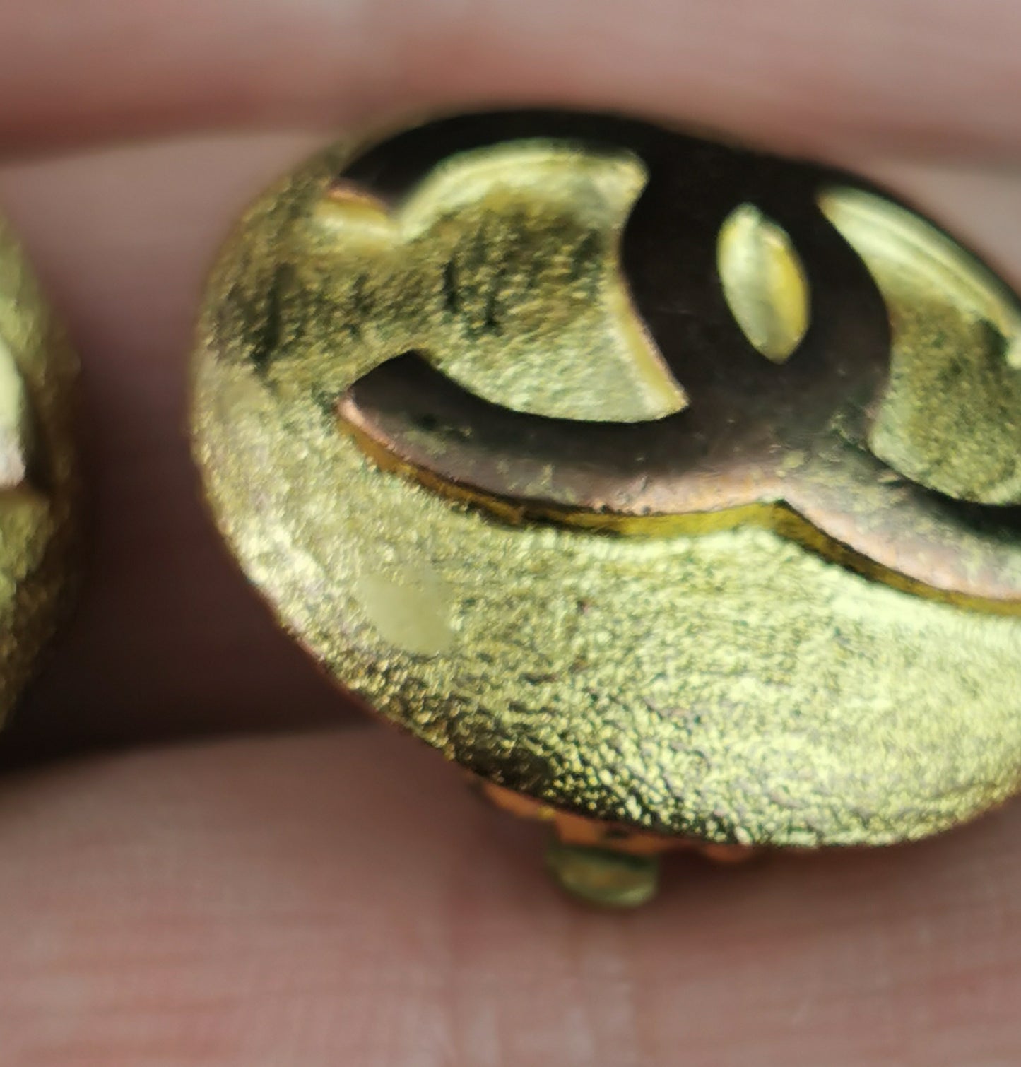 Vintage Chanel CC logo clip on earrings, Gold tone