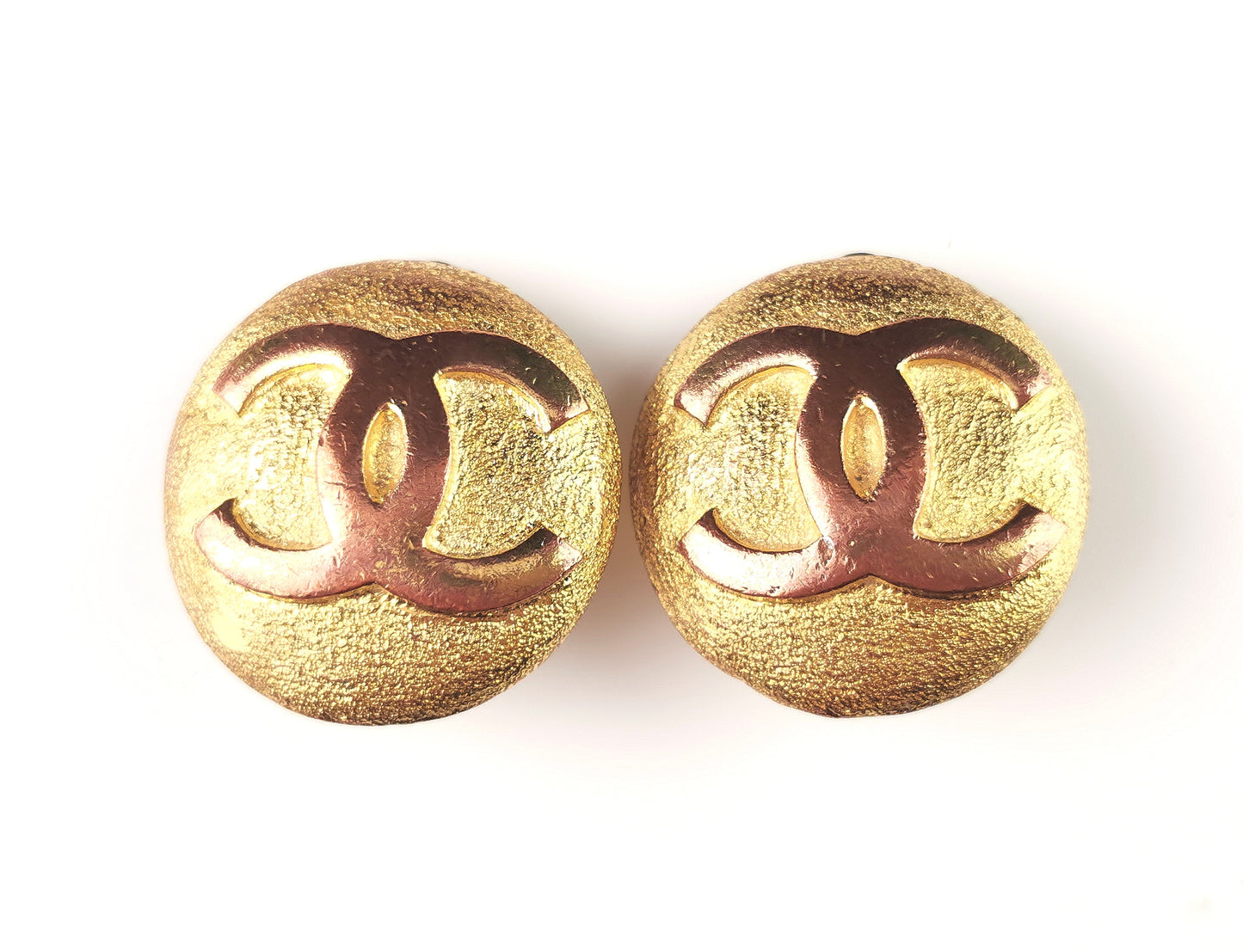 Vintage Chanel CC logo clip on earrings, Gold tone