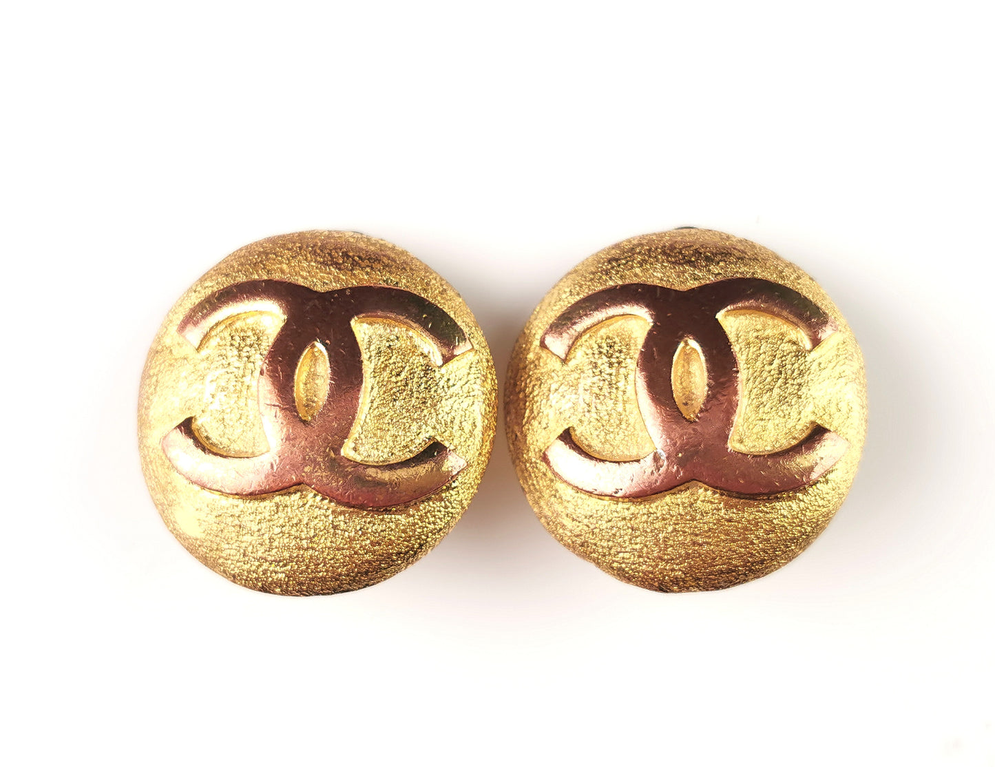 Vintage Chanel CC logo clip on earrings, Gold tone