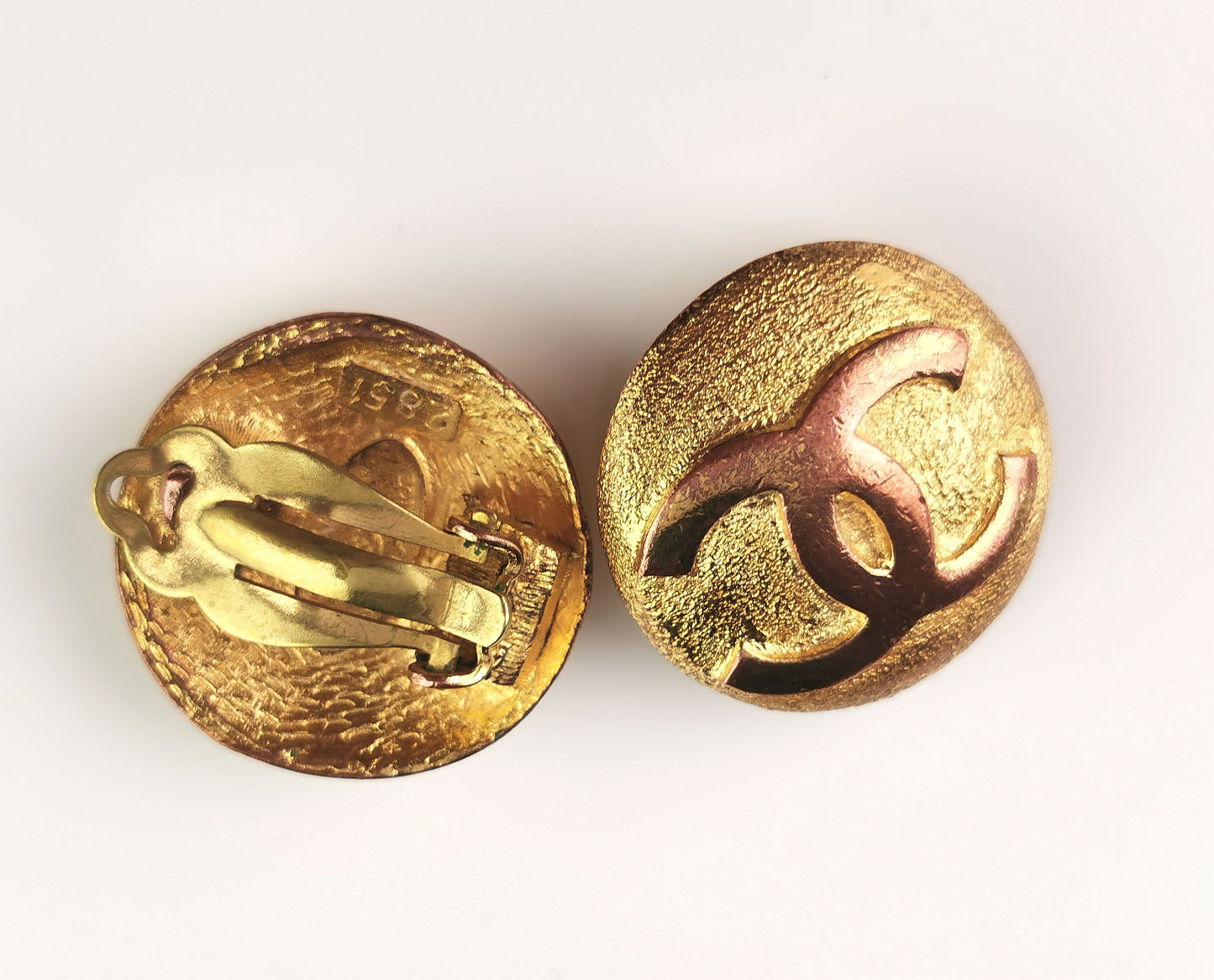 Vintage Chanel CC logo clip on earrings, Gold tone
