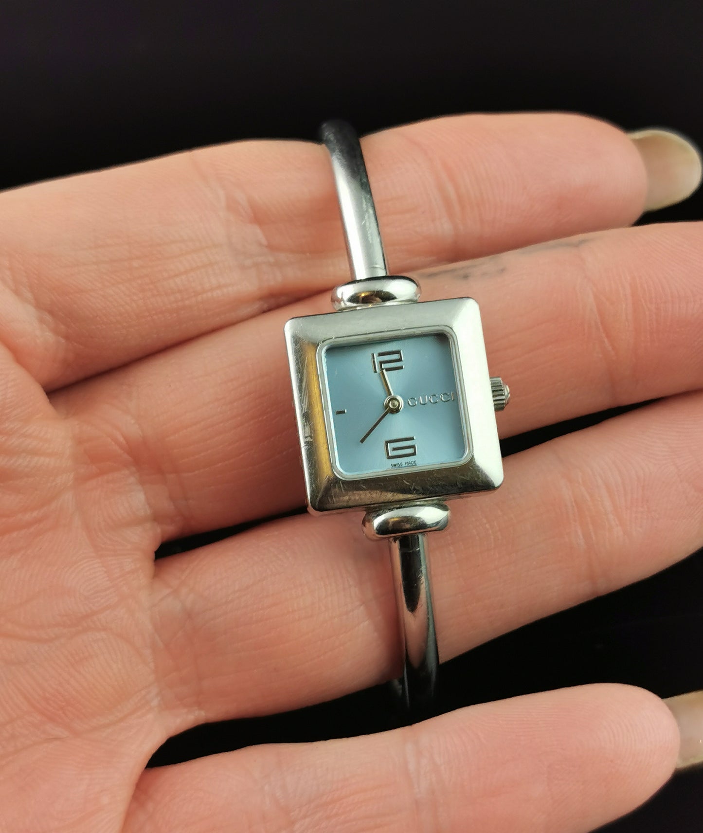 Vintage Gucci 1900l ladies wristwatch, bangle strap