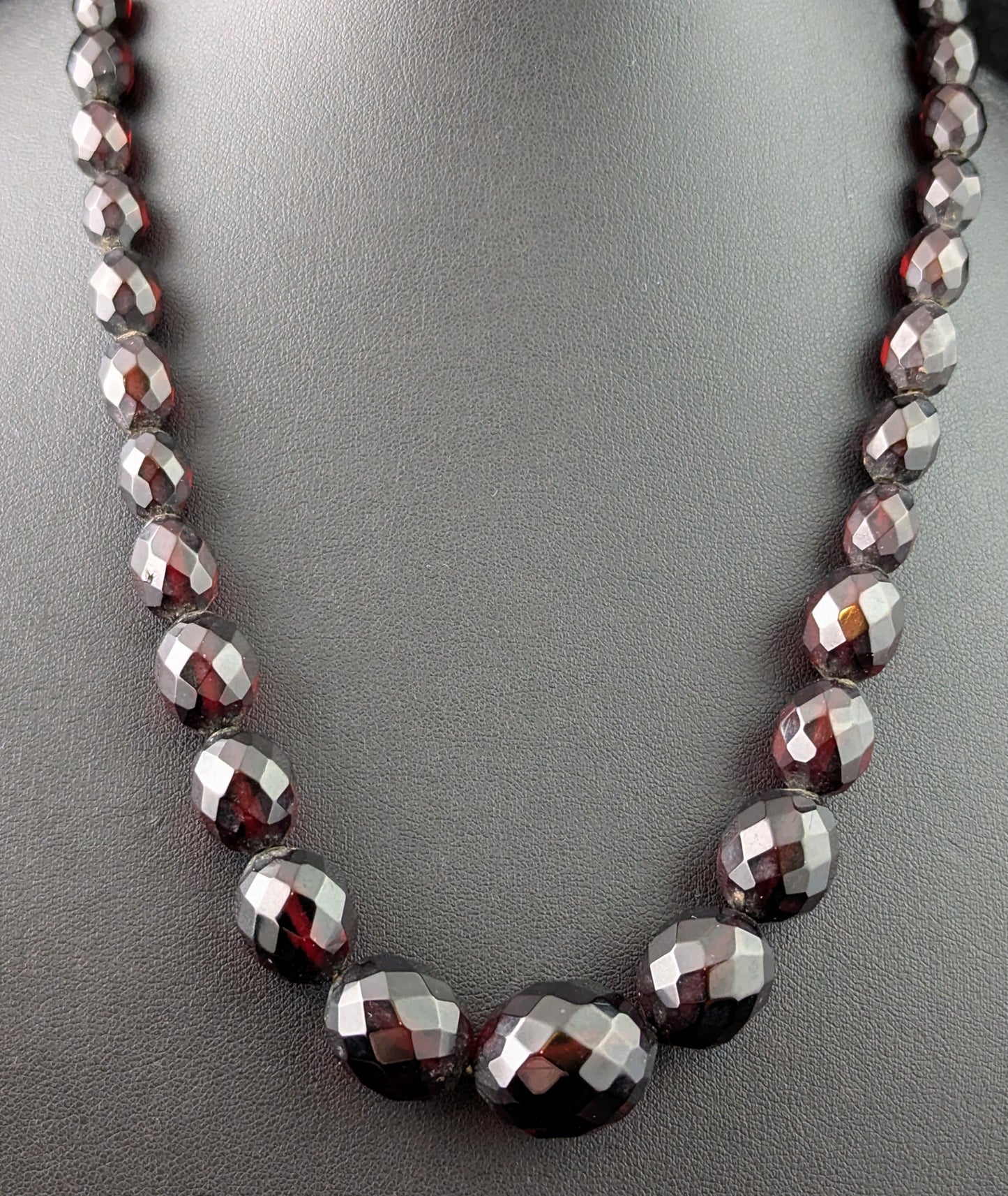 Vintage Cherry red Bakelite beaded necklace, Art Deco, Silver clasp