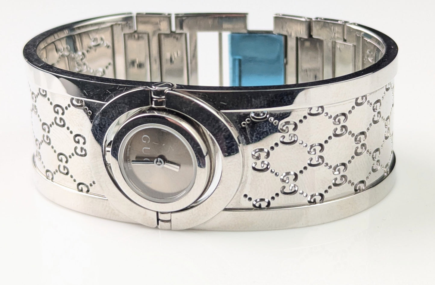 Vintage Gucci Twirl ladies wristwatch, boxed