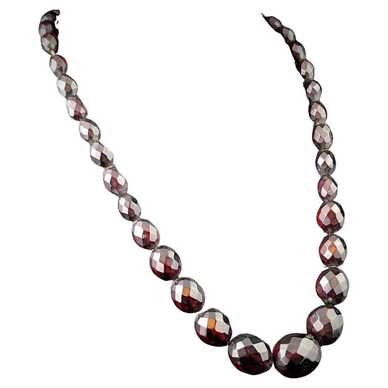 Vintage Cherry red Bakelite beaded necklace, Art Deco, Silver clasp