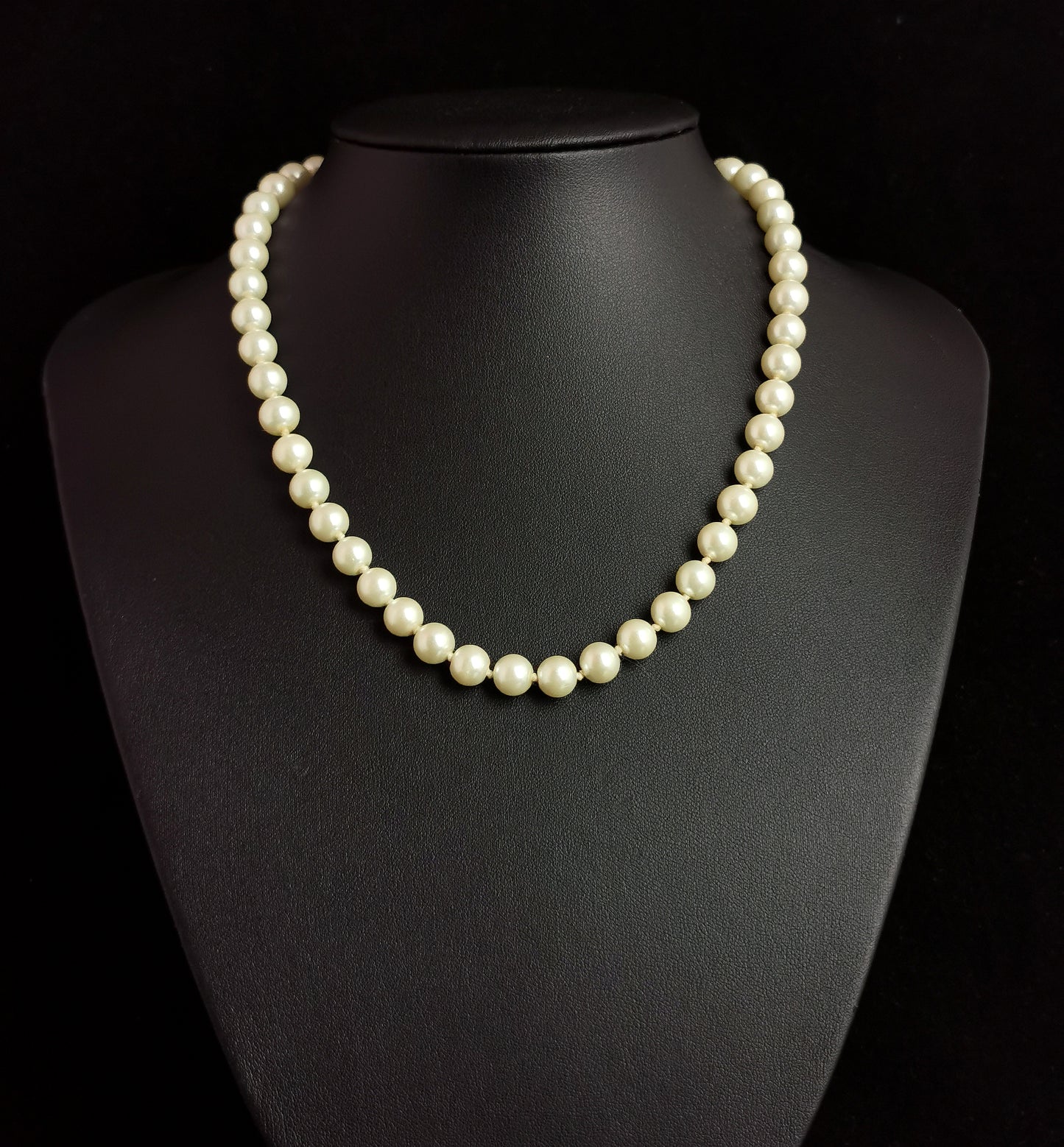 Vintage faux pearl necklace, single row, Chunky
