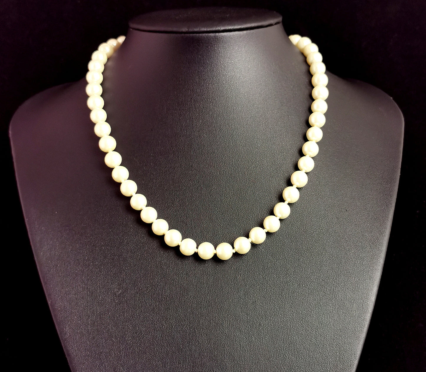Vintage faux pearl necklace, single row, Chunky