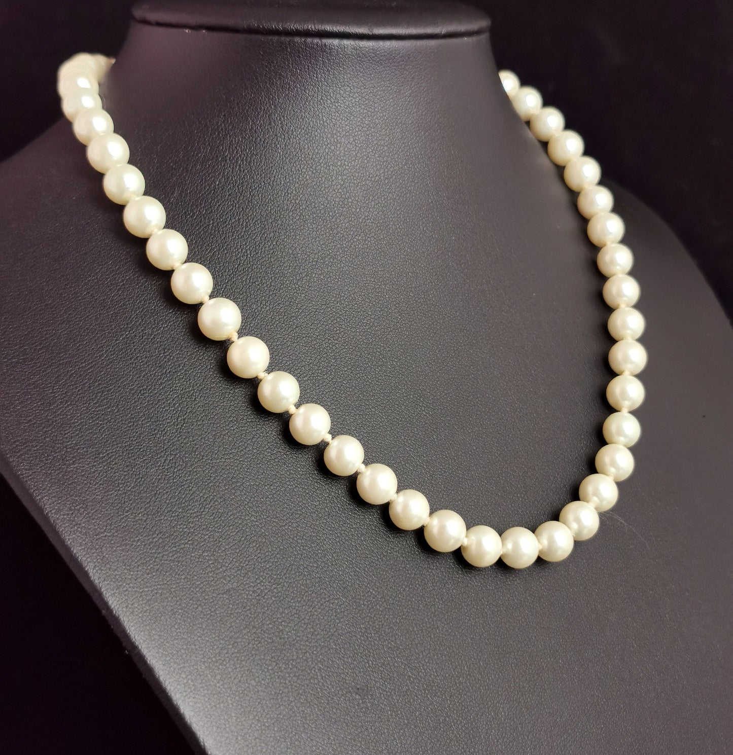 Vintage faux pearl necklace, single row, Chunky