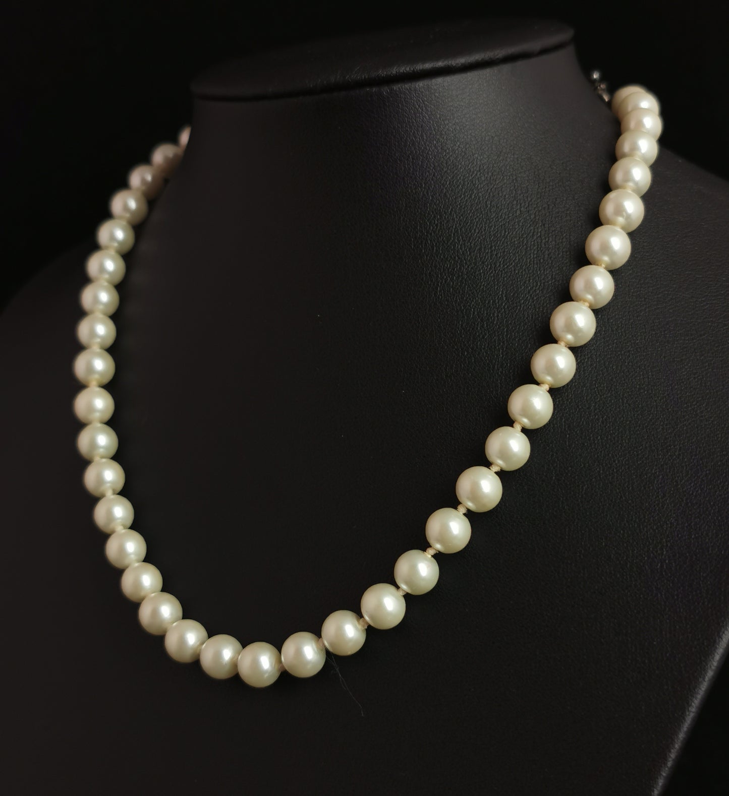 Vintage faux pearl necklace, single row, Chunky
