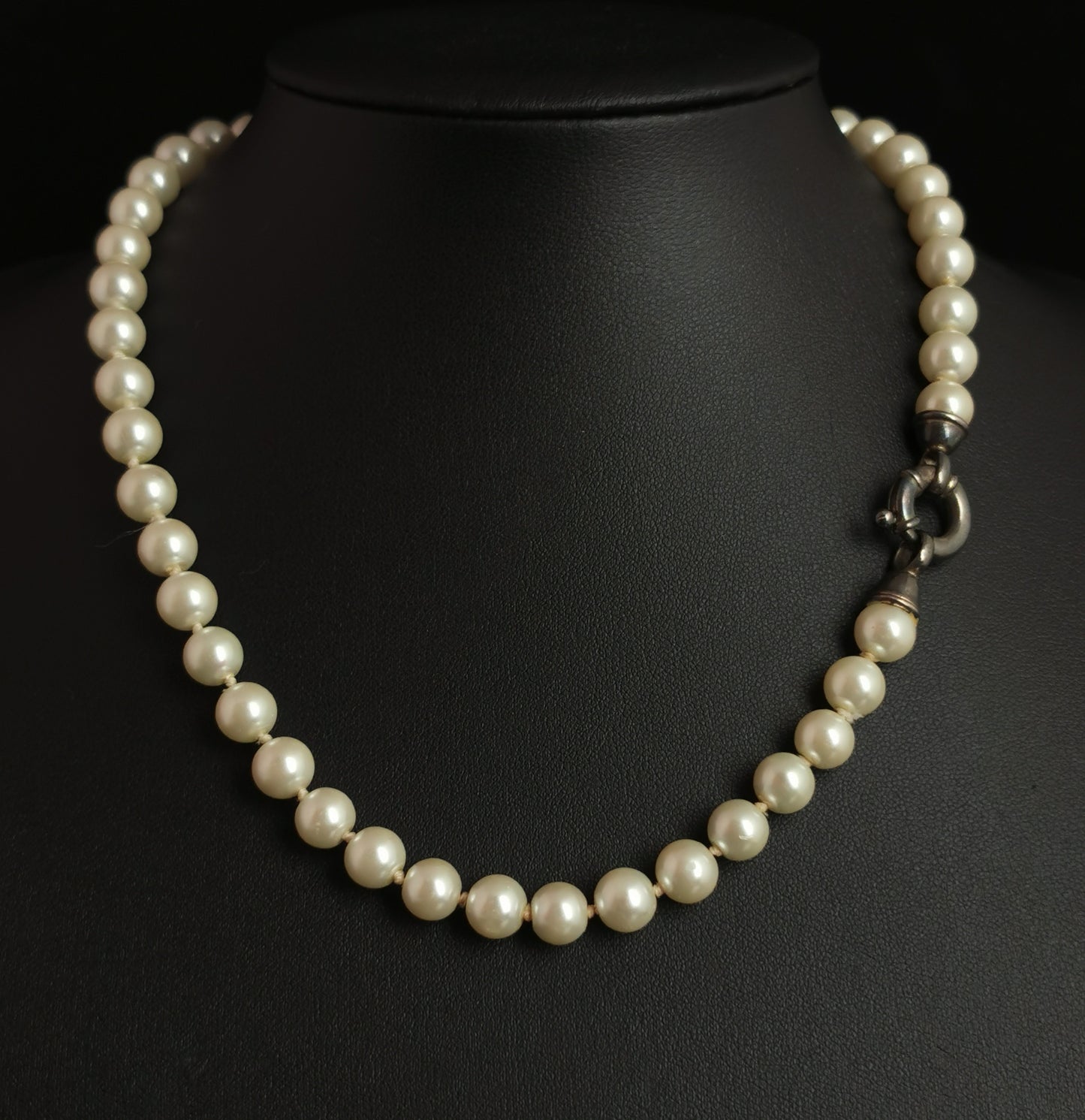 Vintage faux pearl necklace, single row, Chunky