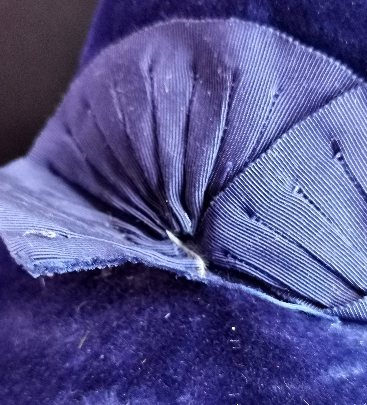 Vintage 1920s cobalt blue velvet cloche hat