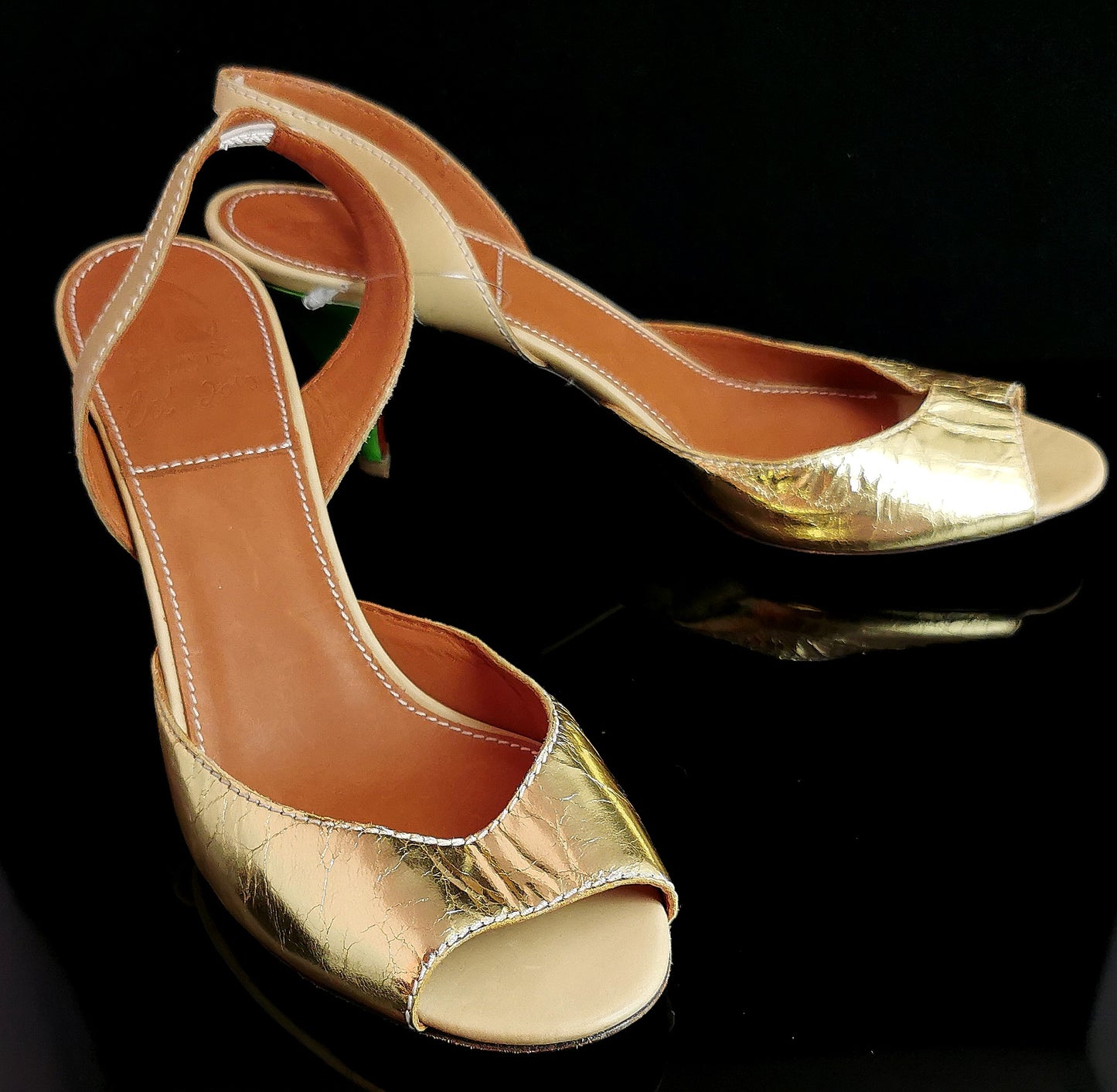 Lanvin ete 2010 crinkled gold leather shoes, green heeled slingback sandals