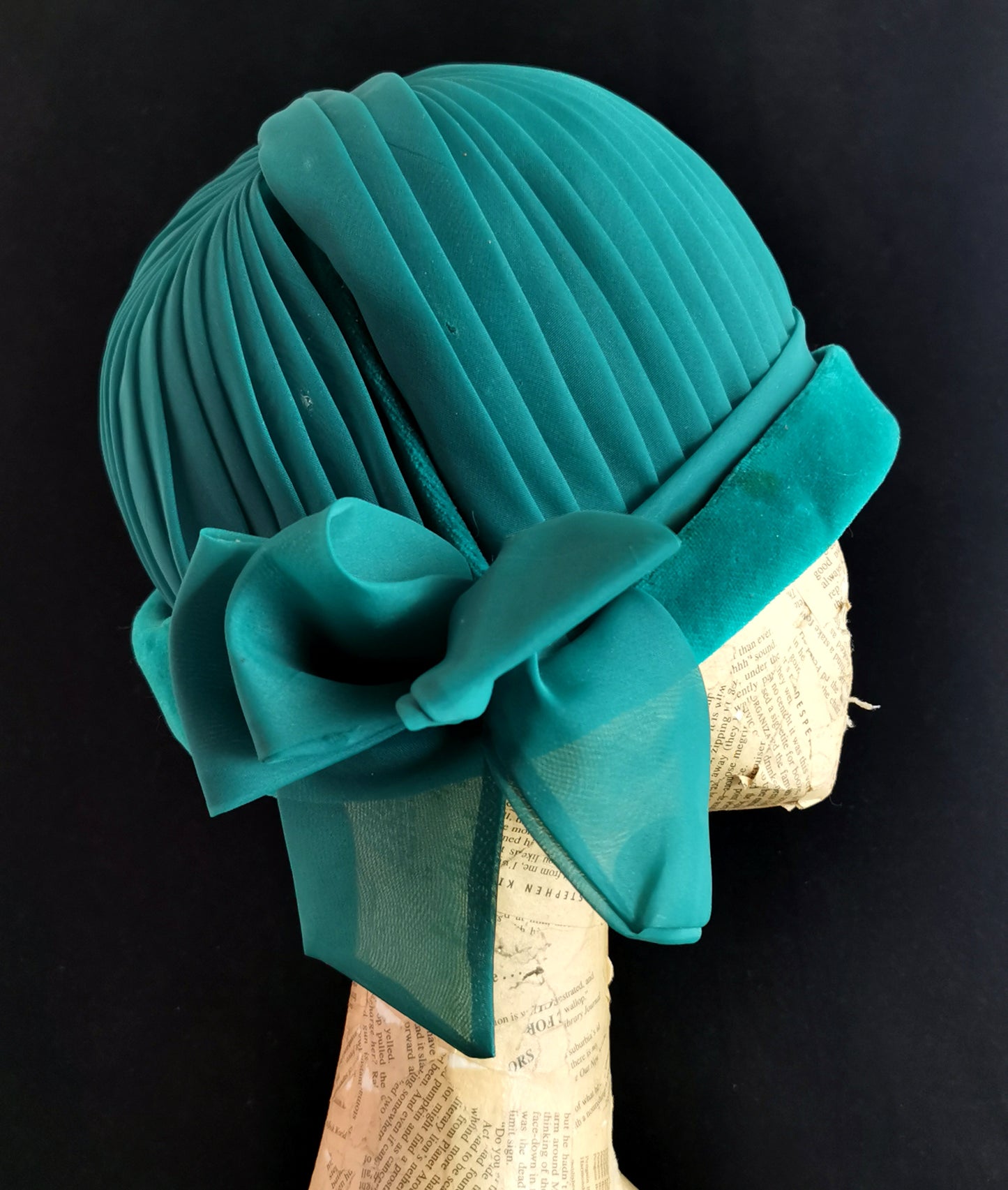 Vintage Turquoise velvet and chiffon cloche hat, c1950s
