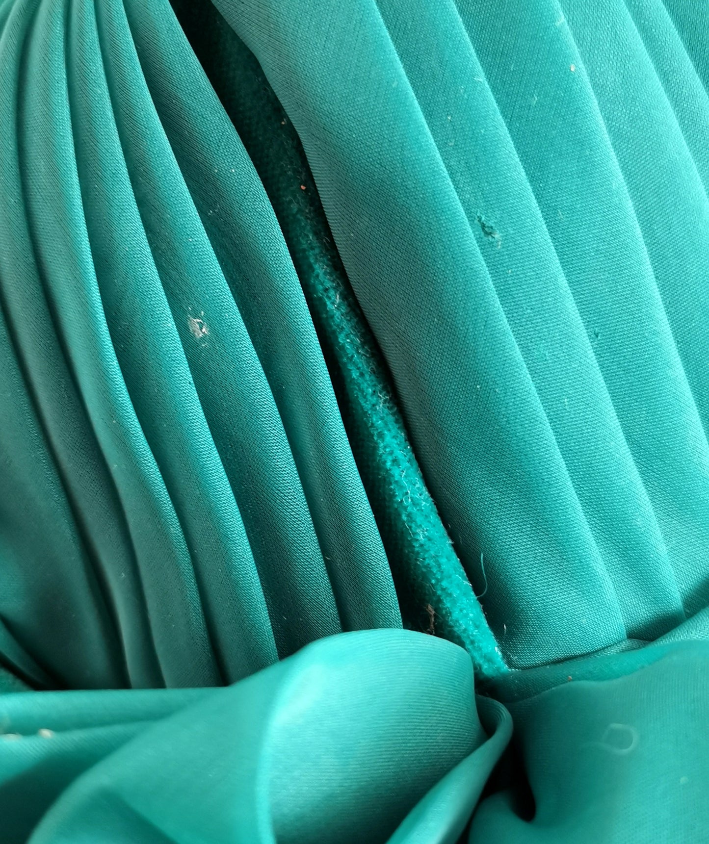 Vintage Turquoise velvet and chiffon cloche hat, c1950s