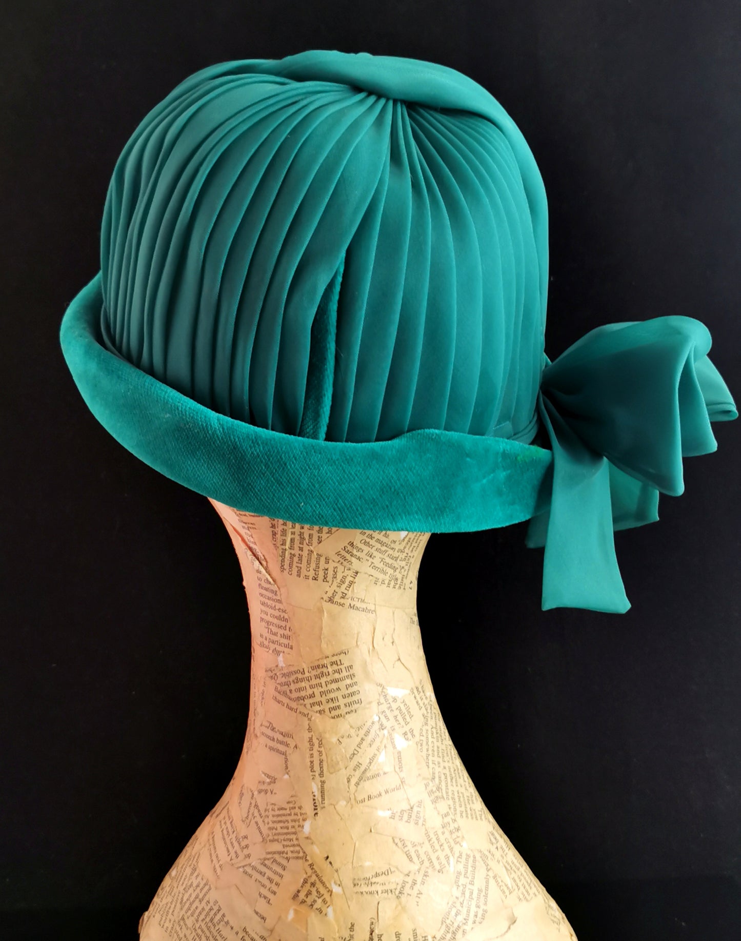Vintage Turquoise velvet and chiffon cloche hat, c1950s