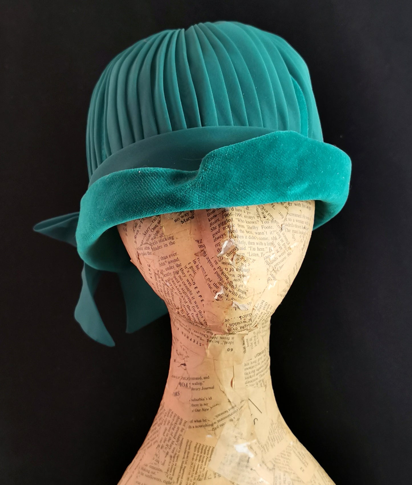 Vintage Turquoise velvet and chiffon cloche hat, c1950s