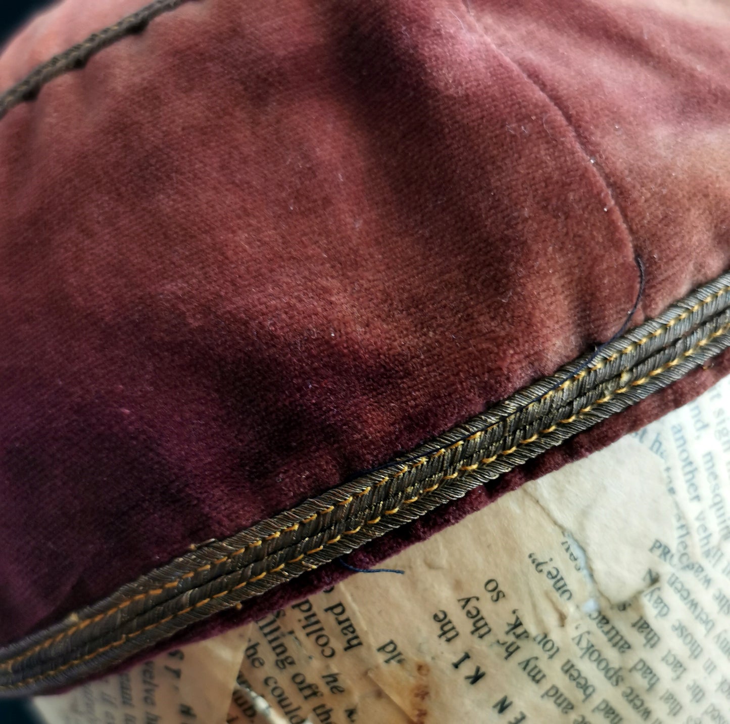 Antique velvet jockeys cap, sporting hat
