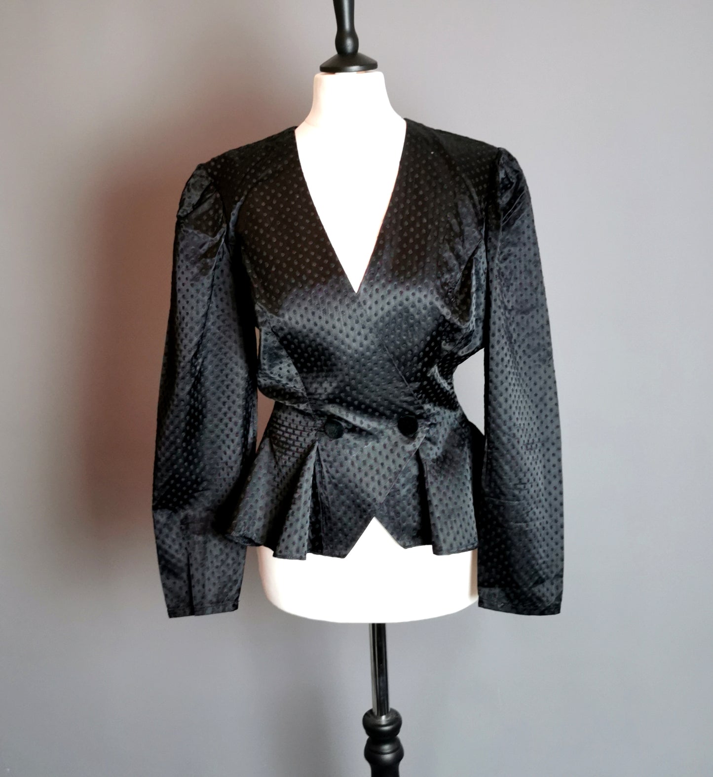 Vintage 80s Vampy peplum blouse, bow back, Black